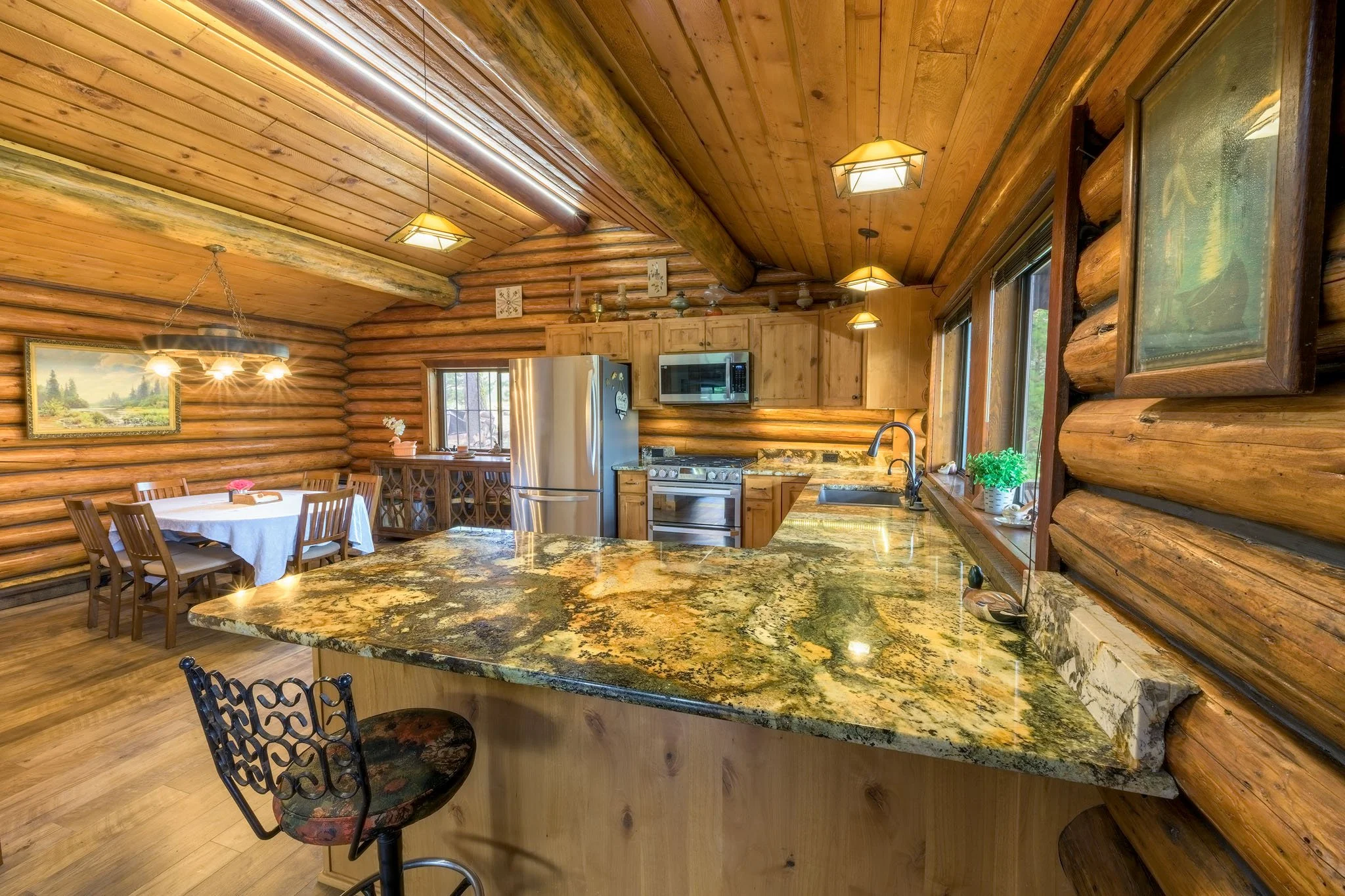Katie-Cabin-04.jpg