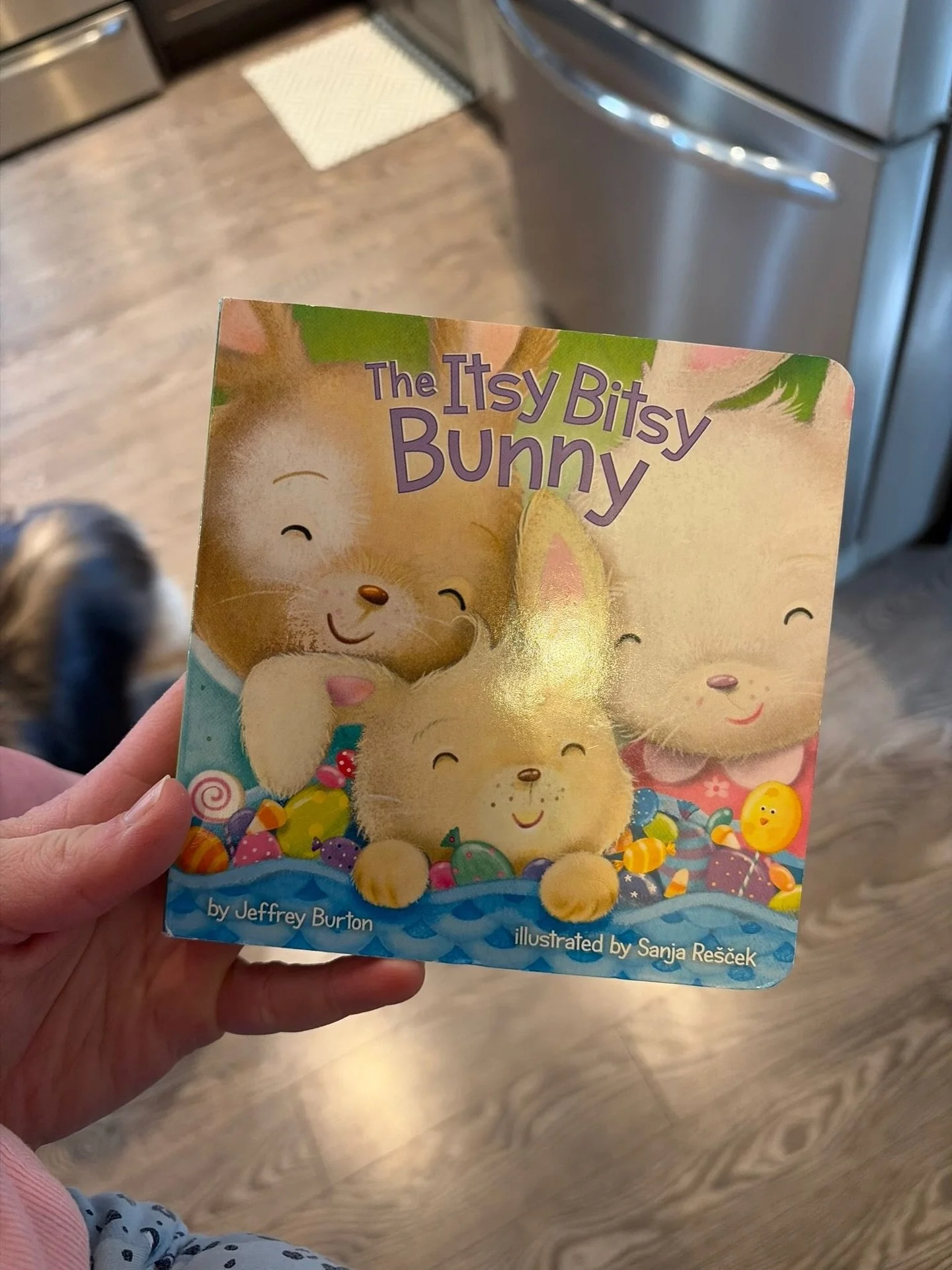 The Itsy Bitsy Bunny: Let&rsquo;s Read Along! 🐰📚

It&rsquo;s Miss Alison here again 💛

I wanted to share the beautiful book behind today&rsquo;s Easter song: &ldquo;The Itsy Bitsy Bunny&rdquo;!

This sweet story is such a fun and playful twist on 