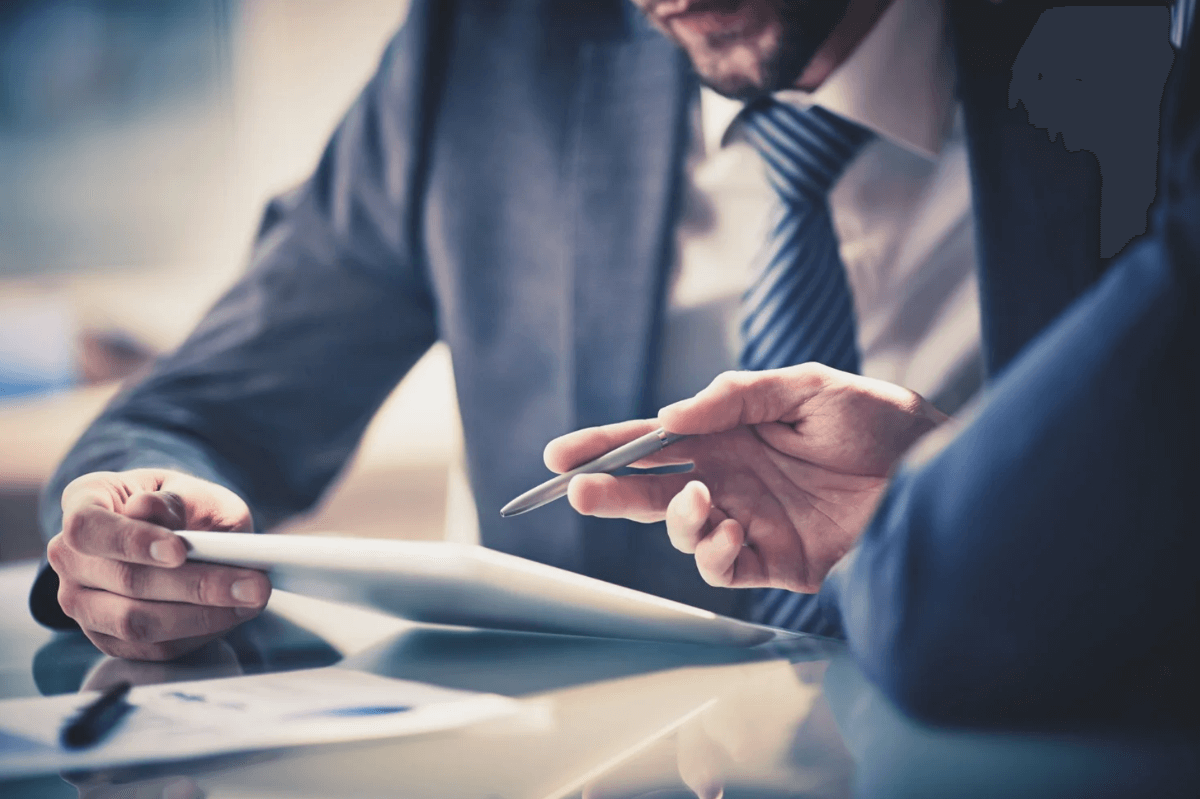 Executives looking at an executive resume in Australia