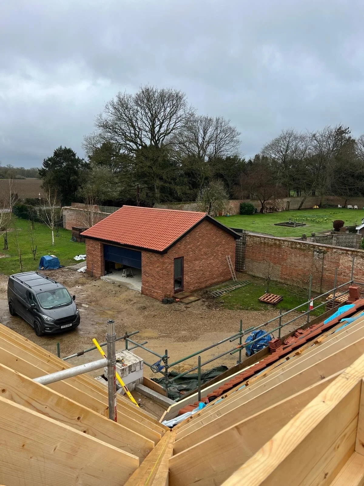 New garage, no problem.
Came together nicely.

#GarageBuild #Construction #Norfolk #NorfolkBuilder