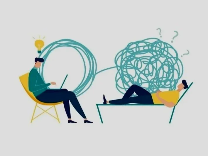 Ein Mann sitzt in einem Sessel mit einem Laptop und hat eine Glühbirne über seinem Kopf, symbolisierend eine Idee. Ein anderer Mann liegt auf einer Liege und hat ein chaotisches, wirres Gedankenwirrwarr über seinem Kopf, mit Fragezeichen, was Verwirrung anzeigt.