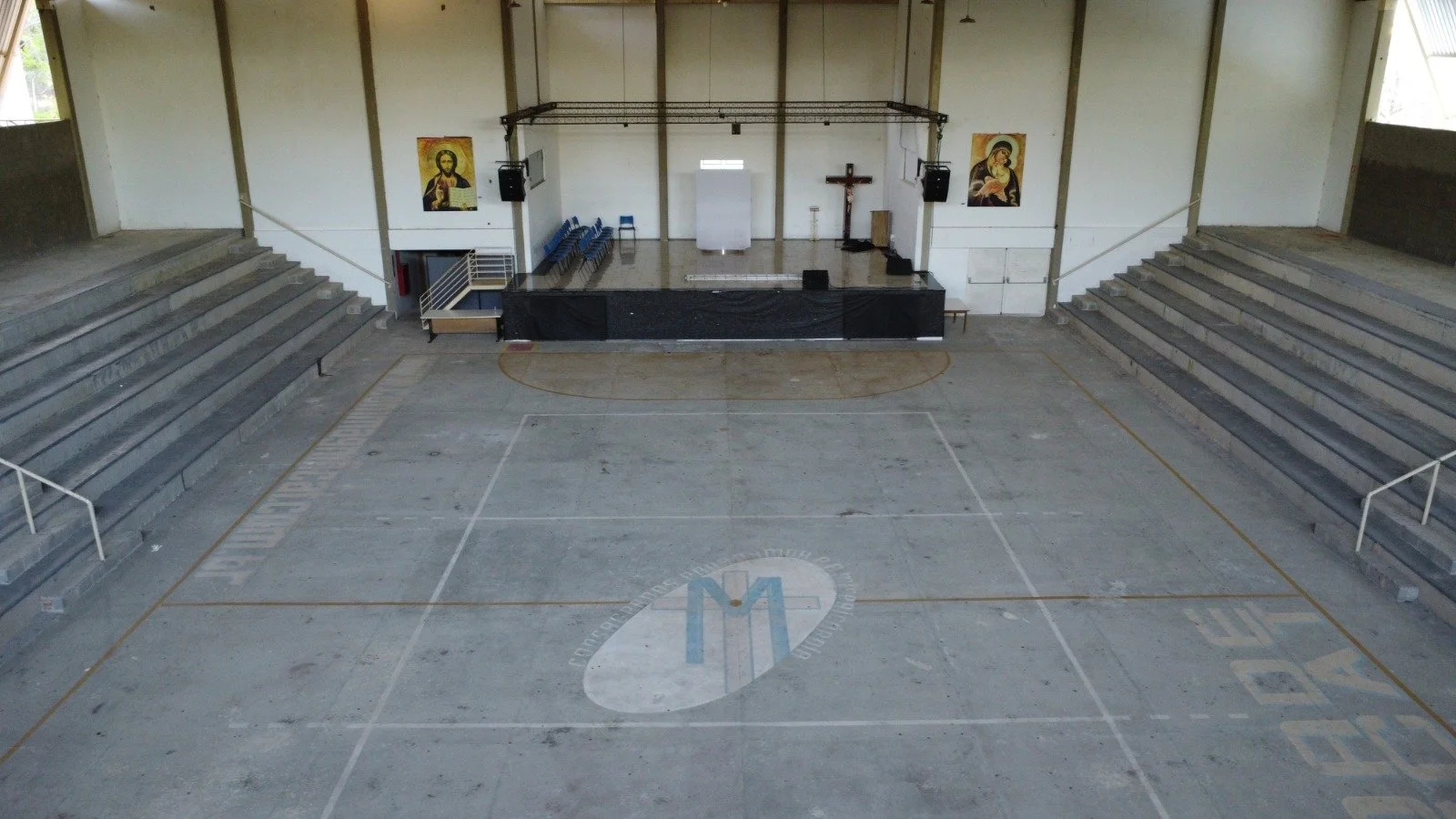 Interior do centro de evangelização da comunidade magnificat