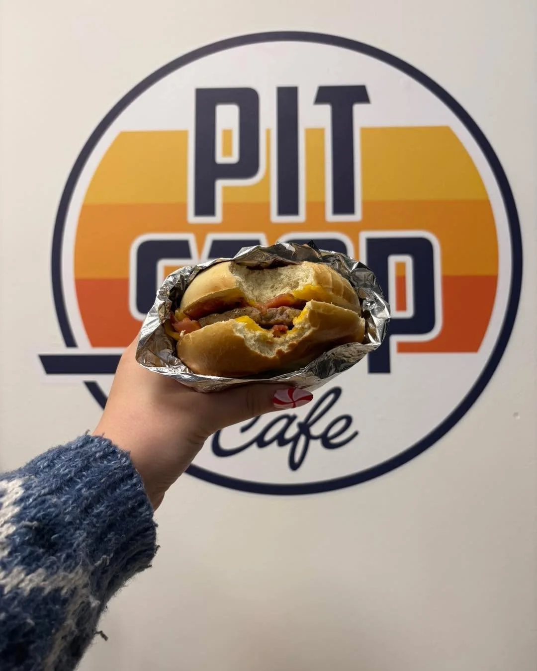 😋 Hot breakfast while you wait for that oil change? Don&rsquo;t make the extra stop on your way in, we&rsquo;ve got you here at Pit Stop! 🧡
Located inside the Fairbanks Chevy Dealership
