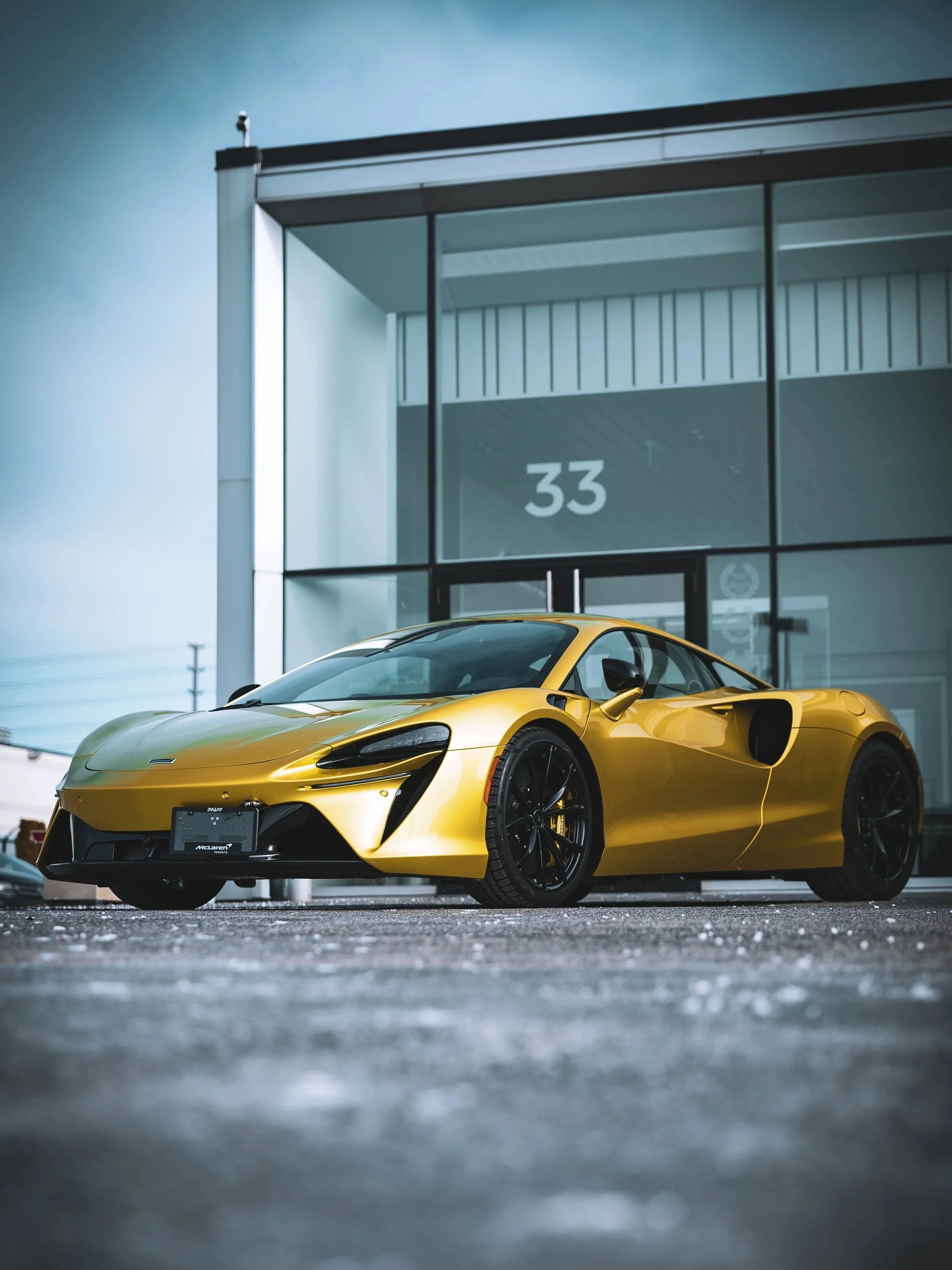 McLAREN ARTURA