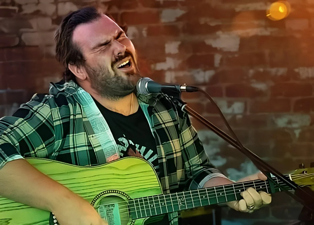 Live Music: Finn Curtis