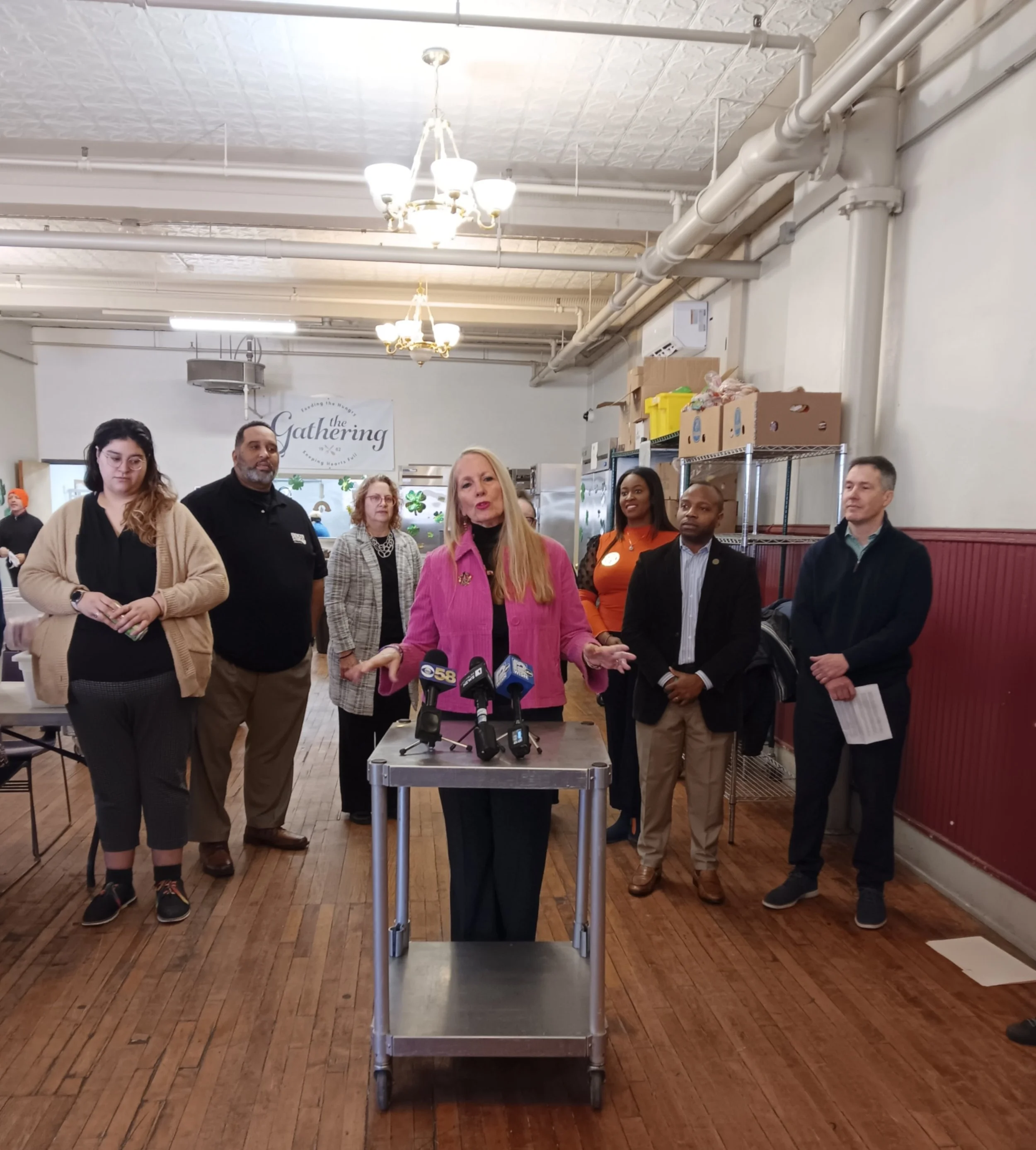 Lyn Hildenbrand Gives Speech at Running Rebels for FEED MKE Mini-Grant