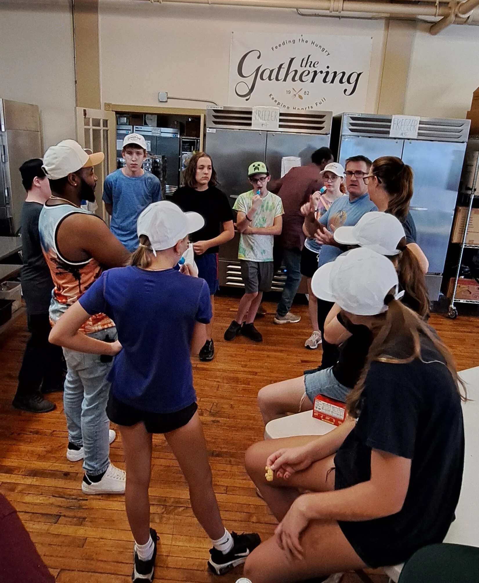 AUSTIN WITH MN STUDENTS 8 2023.jpg