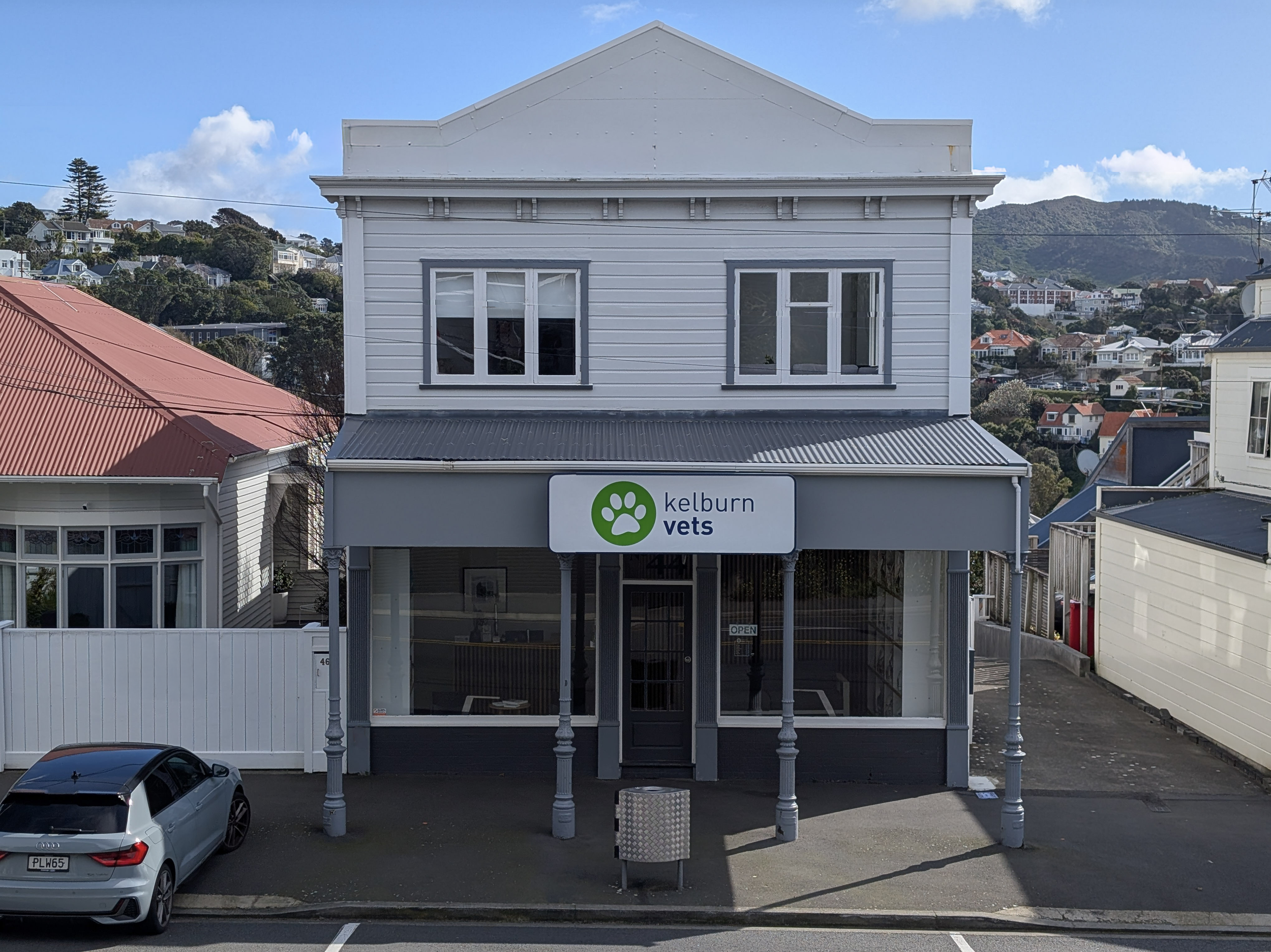 Kelburn vets from the street.png