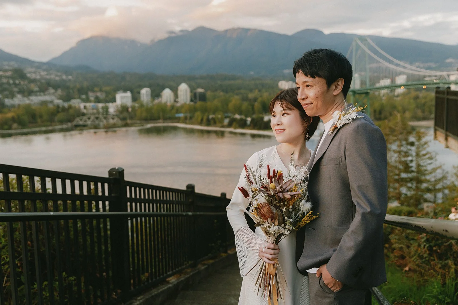 MihoTakaoWeddingportrait_LionsGatebridge_0050_websize.jpg