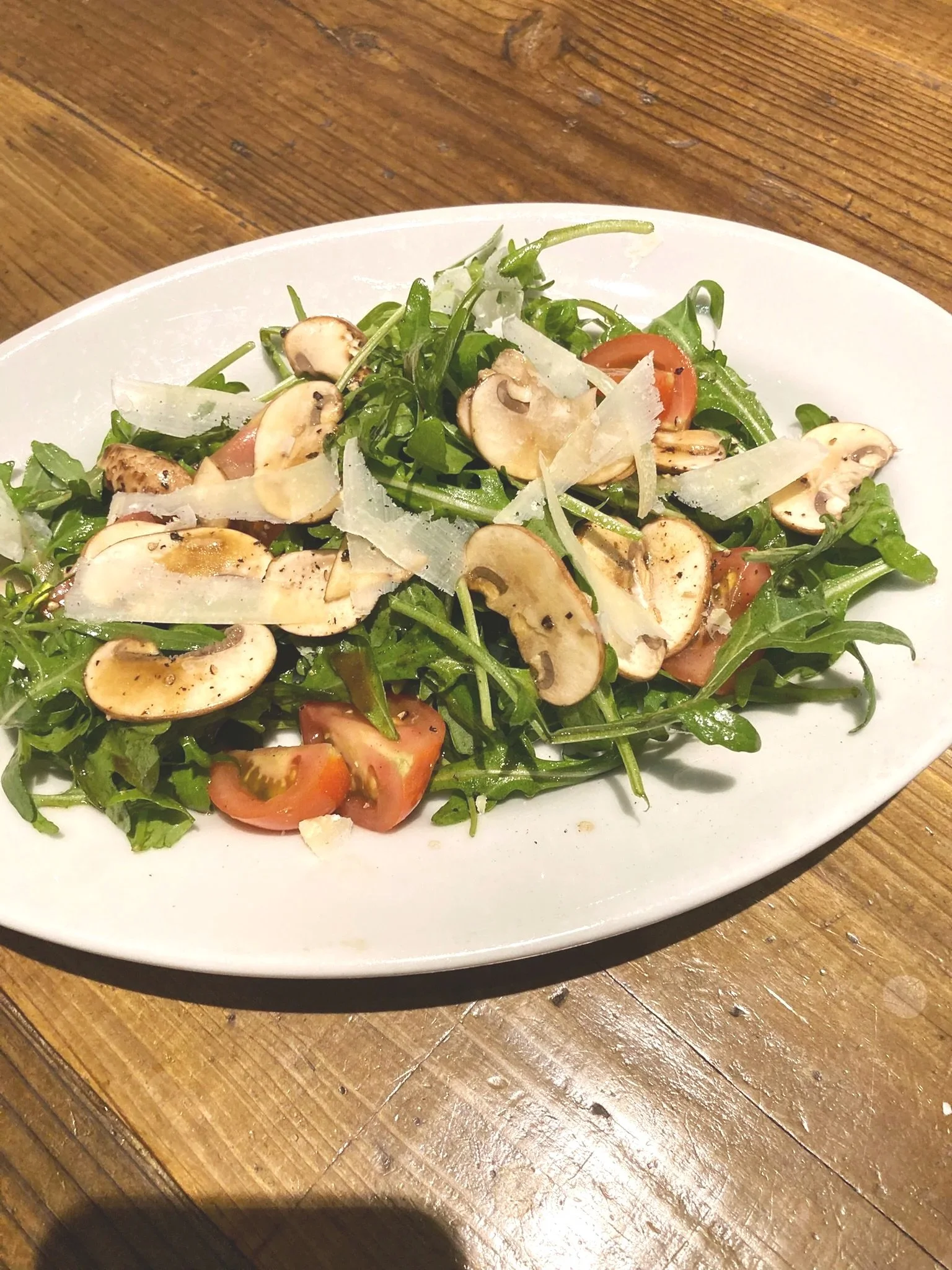 トマトとマッシュルームのサラダ