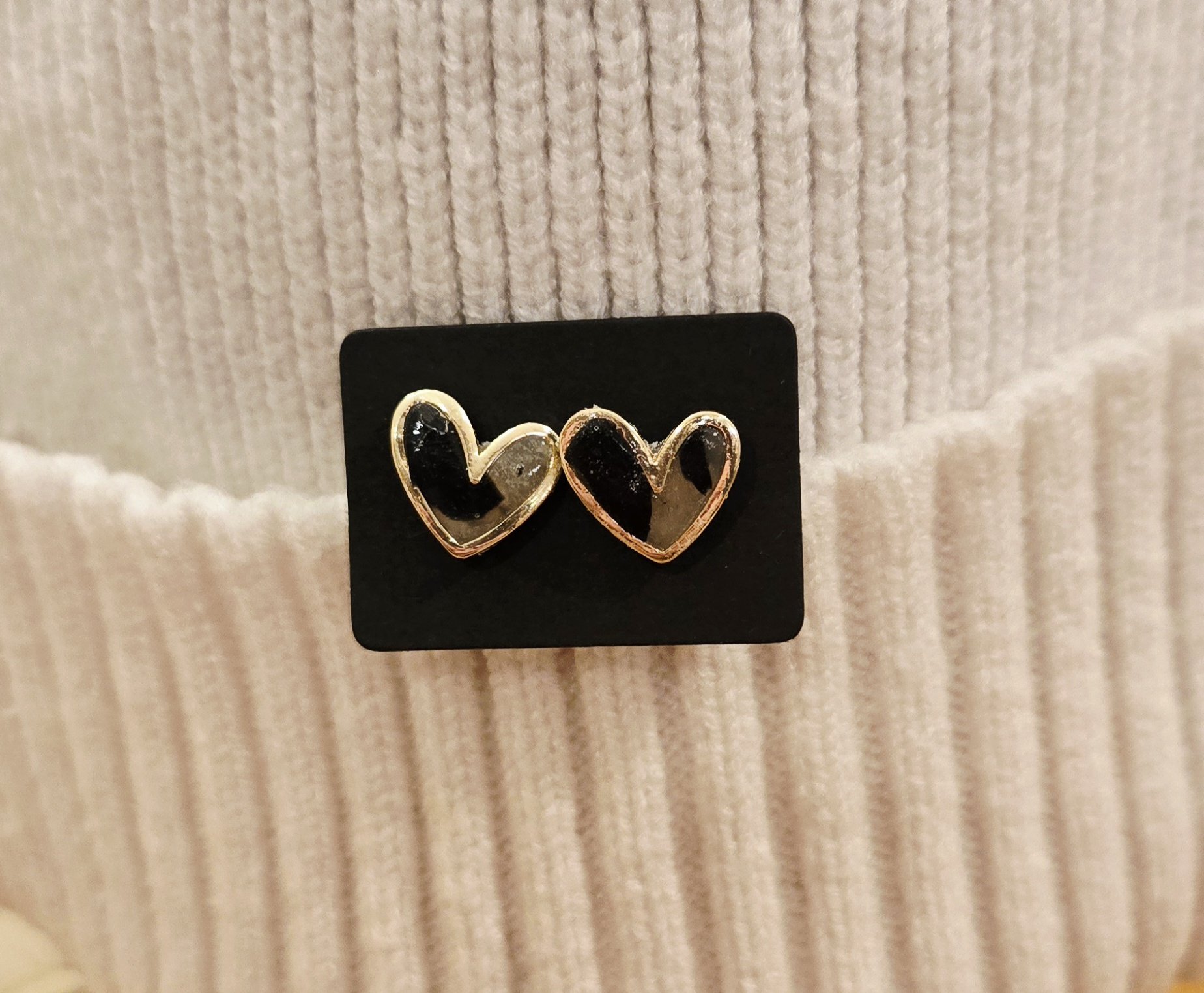 Black Cream- Gold Hearts