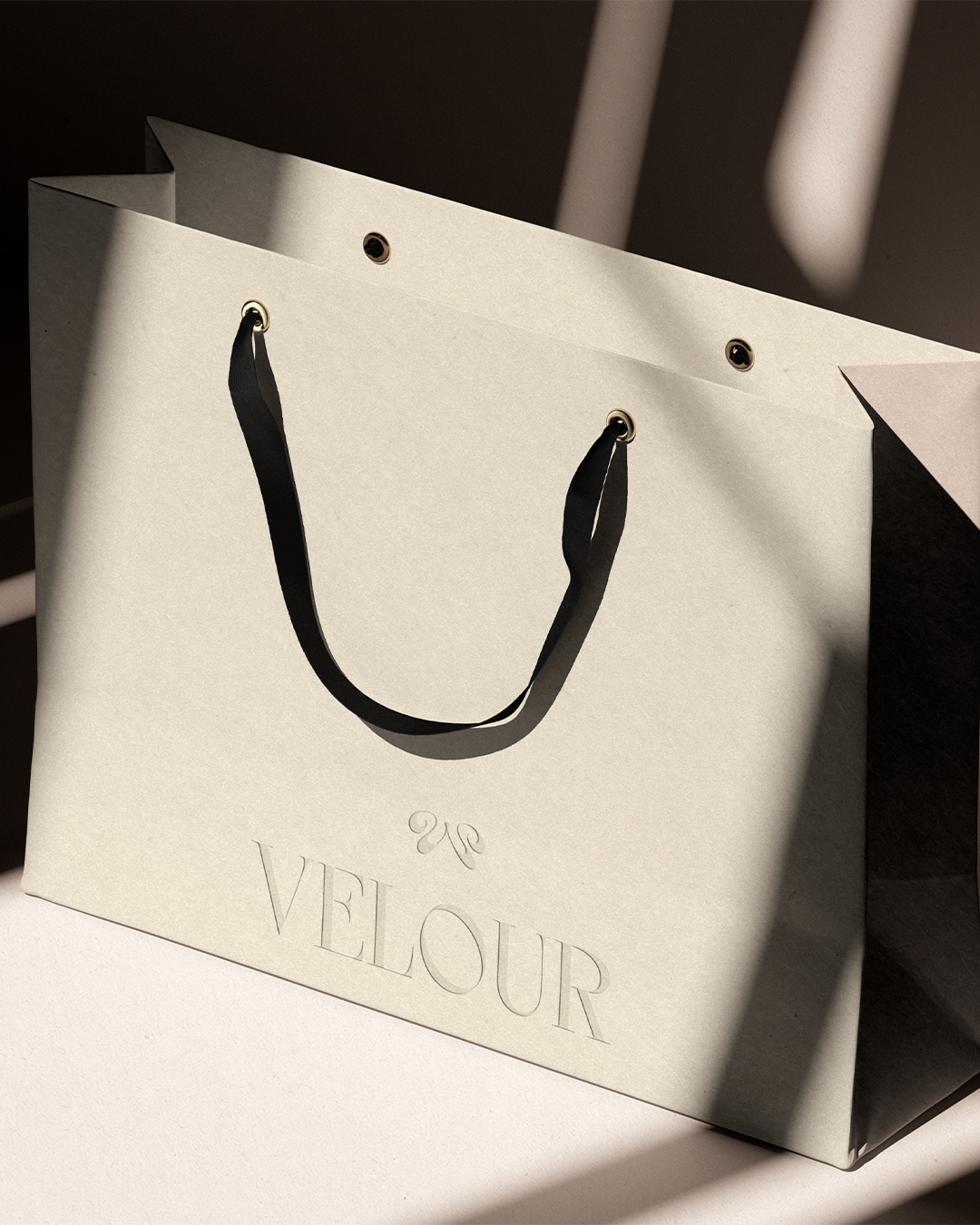 Packaging avec logo VELOUR embossed
