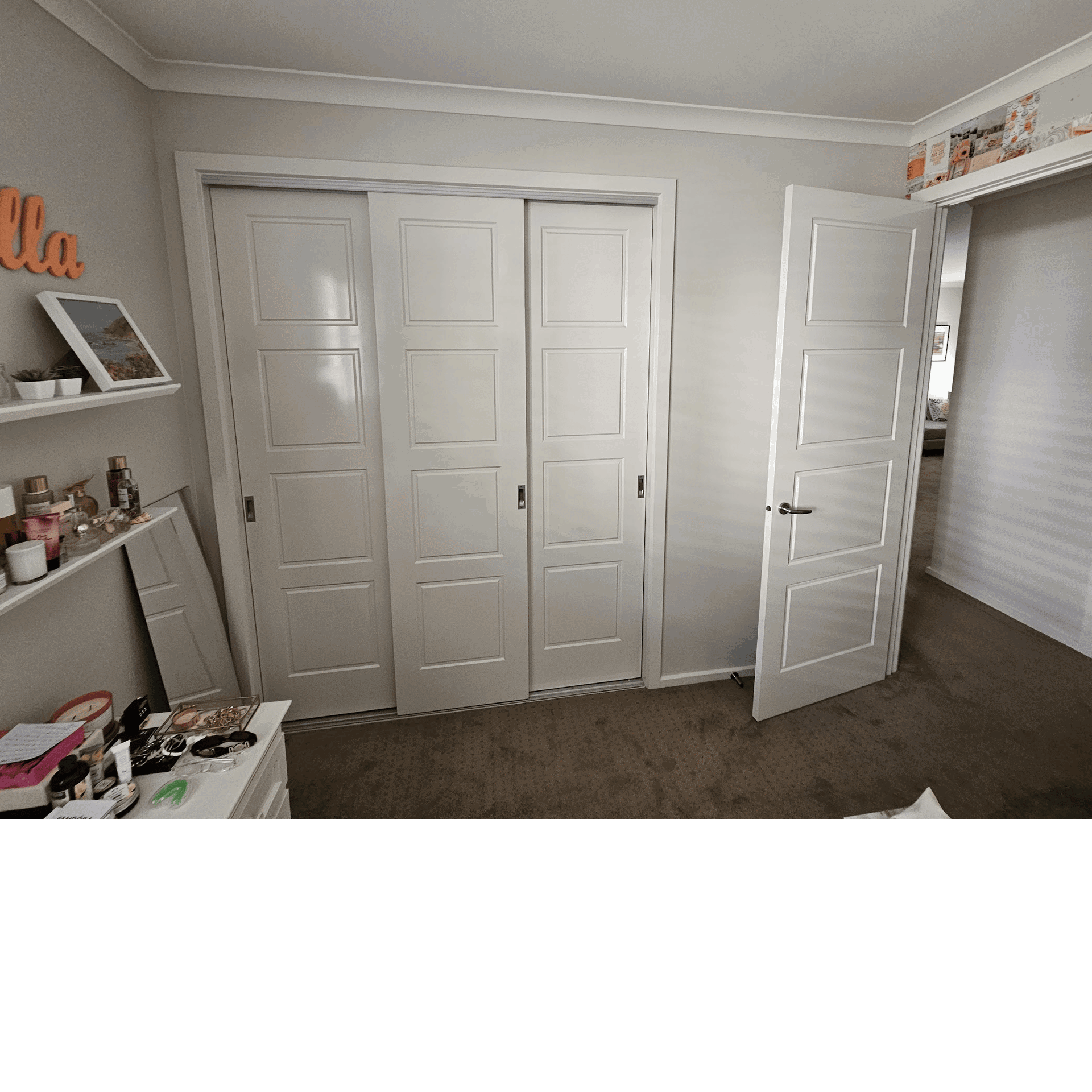 Internal carpentry subcontract works including removal of wardrobe doors and finishing to an existing walk-in wardrobe in Balwyn North Melbourne.