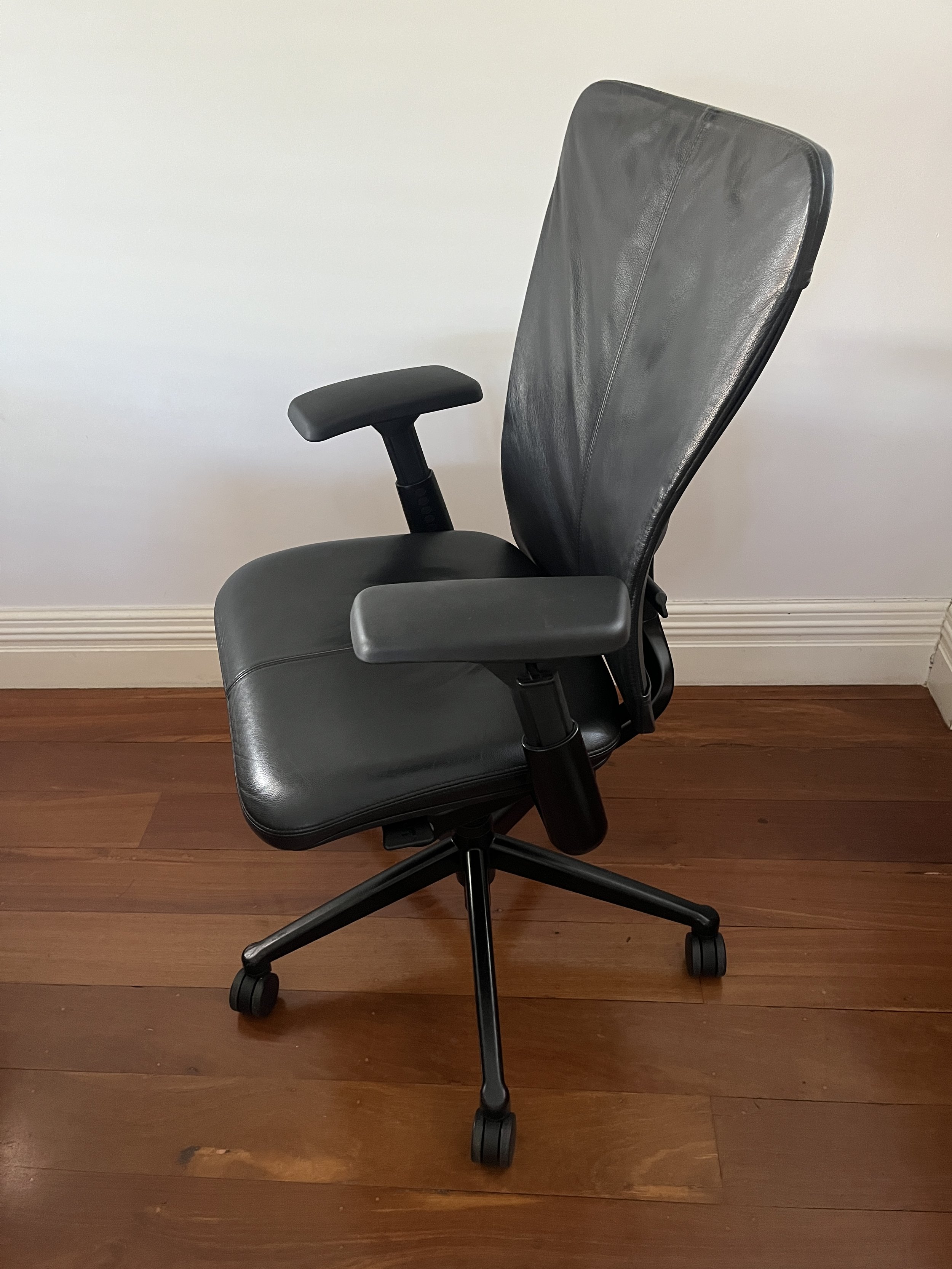 Haworth Zody Ergonomic Office Chair comparable to steelcase leap v2 10.JPG