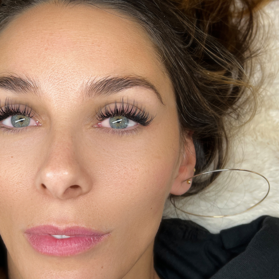 Hybrid lash extensions before and after – Utah County.