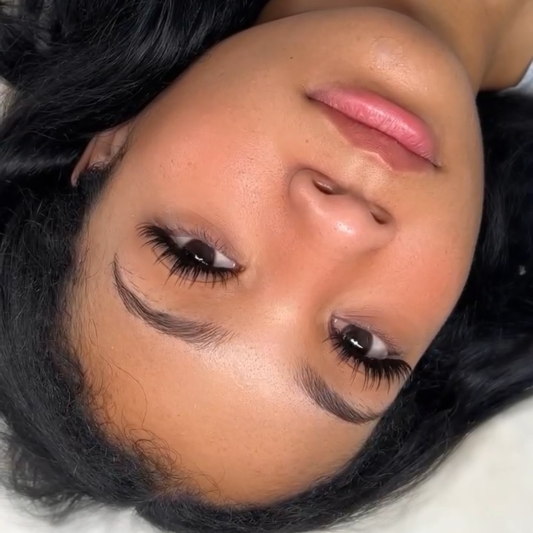 Professional lash artist applying volume lashes in Lehi UT.