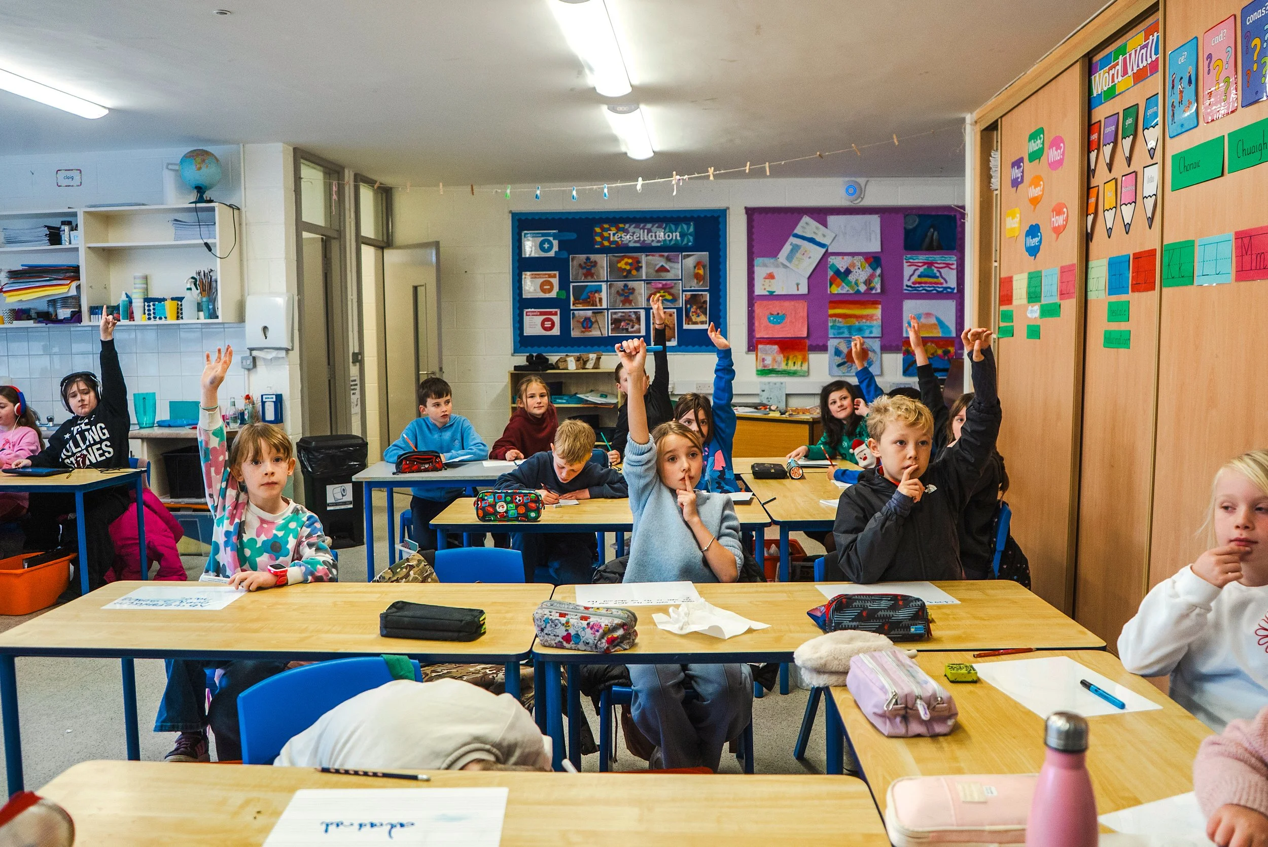 Children in a classroom at St Matthew's Sandymount.jpg