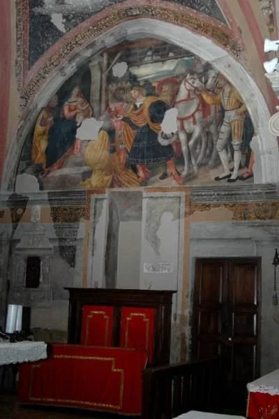 Interno, presbiterio, particolare dei dipinti murali.jpg