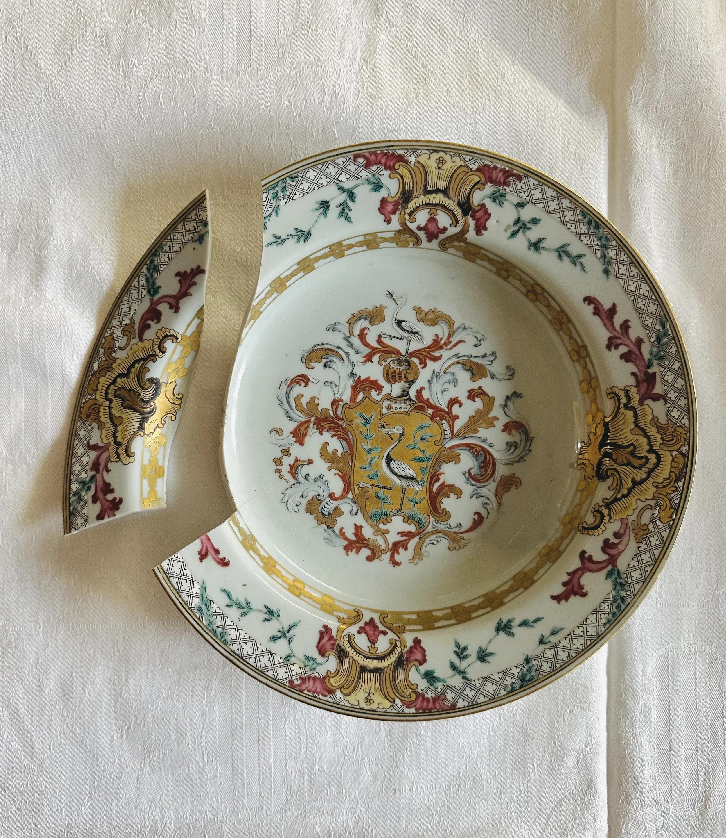 Repair and restauration of porcelain and ceramics in Helsinki.