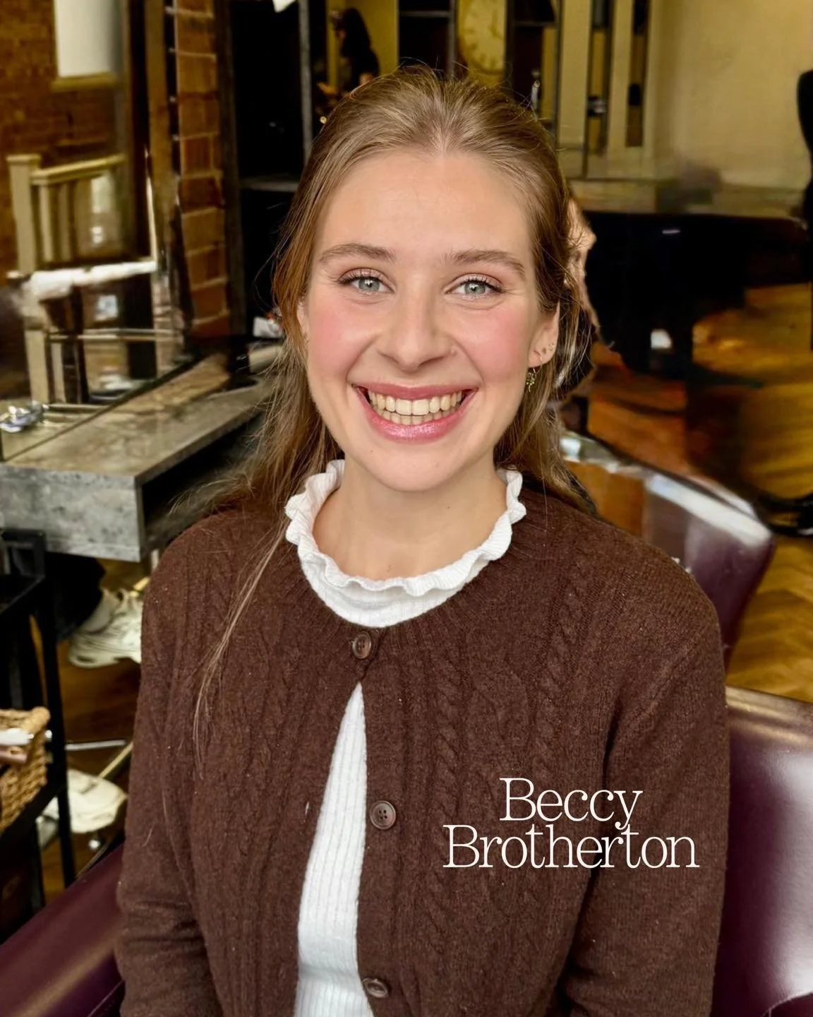 Makeup doesn&rsquo;t need to be heavy to be effective 💫 

I didn&rsquo;t use any foundation or tint to create this look. Just some concealer on targeted areas and then a hint of colour and definition to highlight the already gorgeous, natural featur