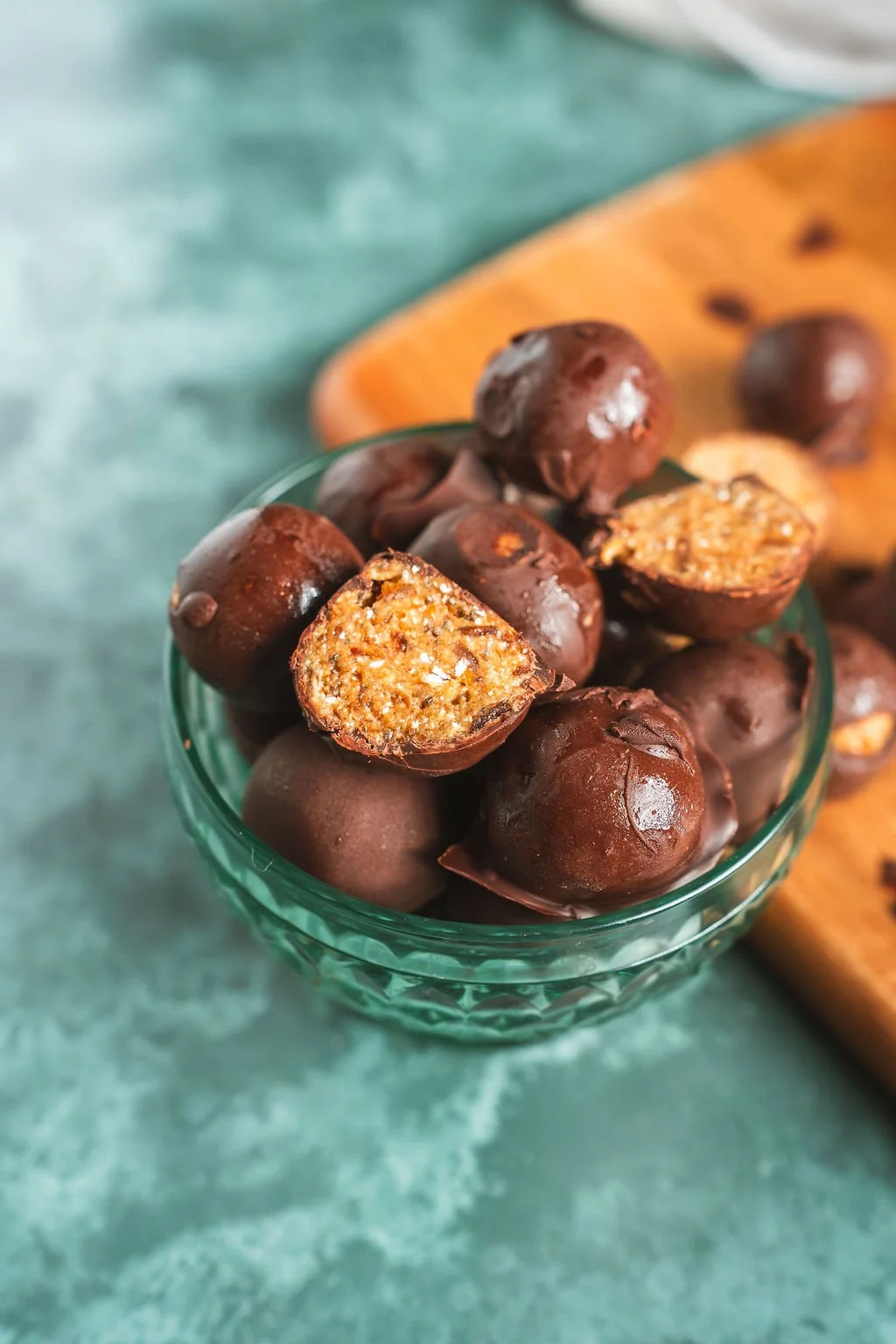 Chocolate 'Cookie-Dough' Bon ball