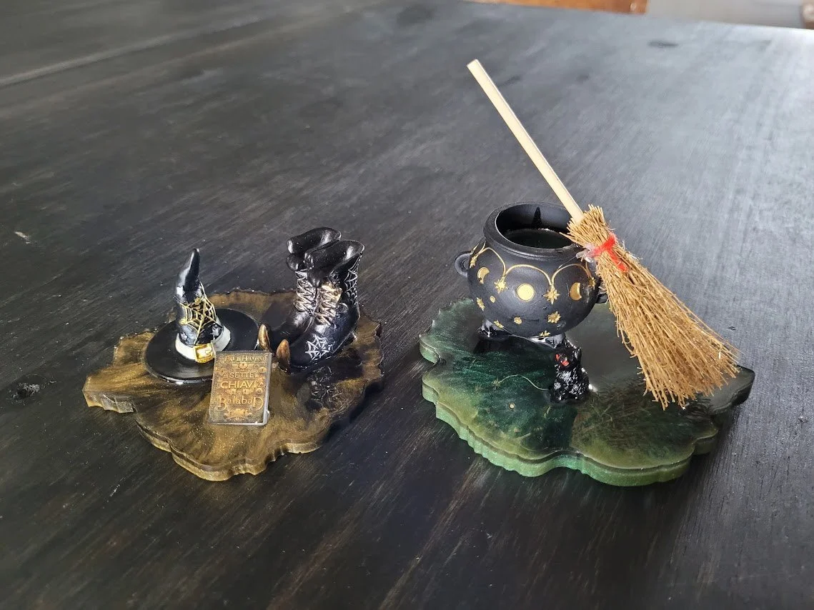 The Alchemist’s Attire (Left)
“Every ritual begins with the grounding of the self.”
The Alchemist’s Attire is a 1-of-1 original relic featuring the essential garments of a wandering practitioner. This diorama captures a pair of curled-toe boots and a