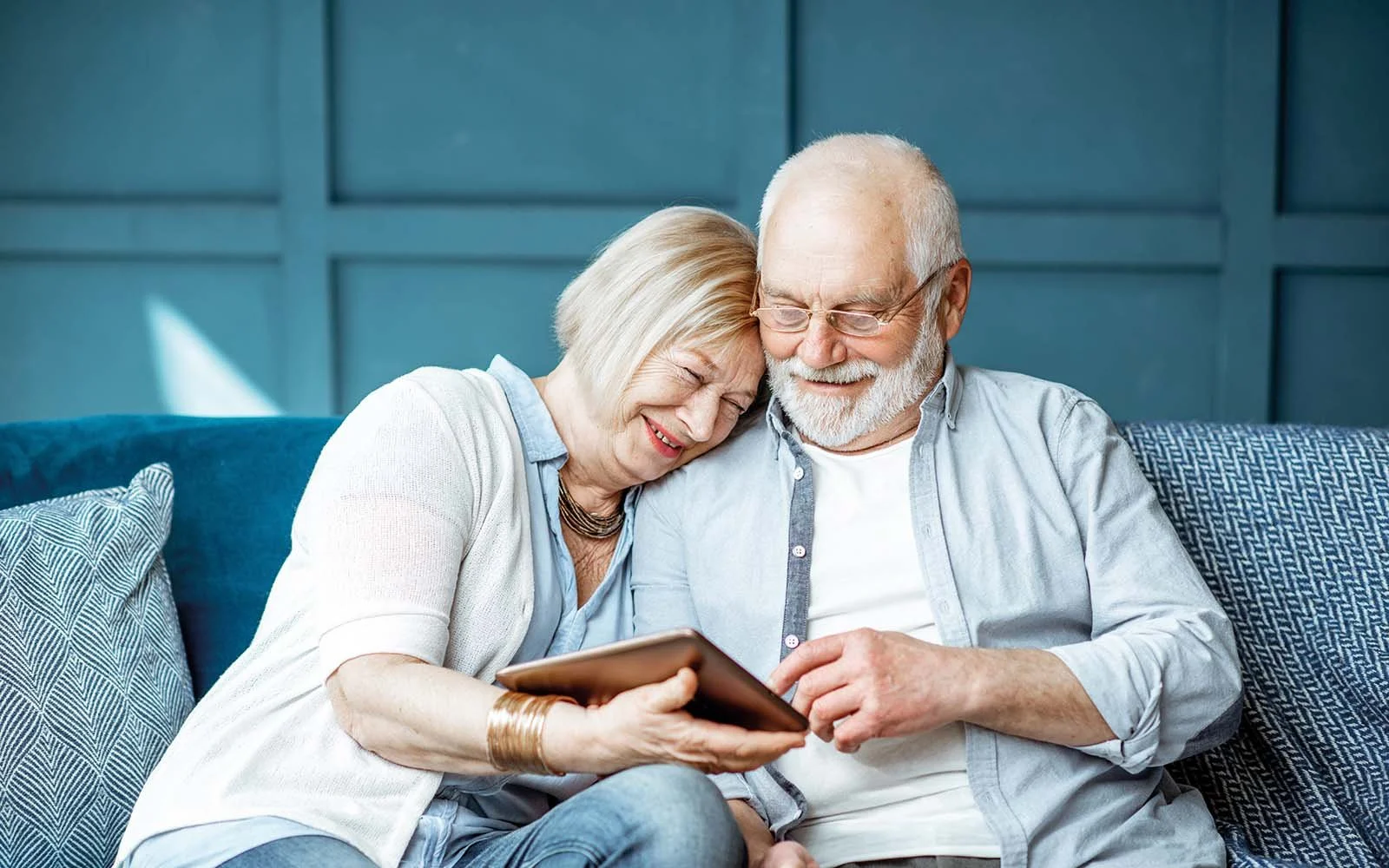 Couple 1600x1000.jpg