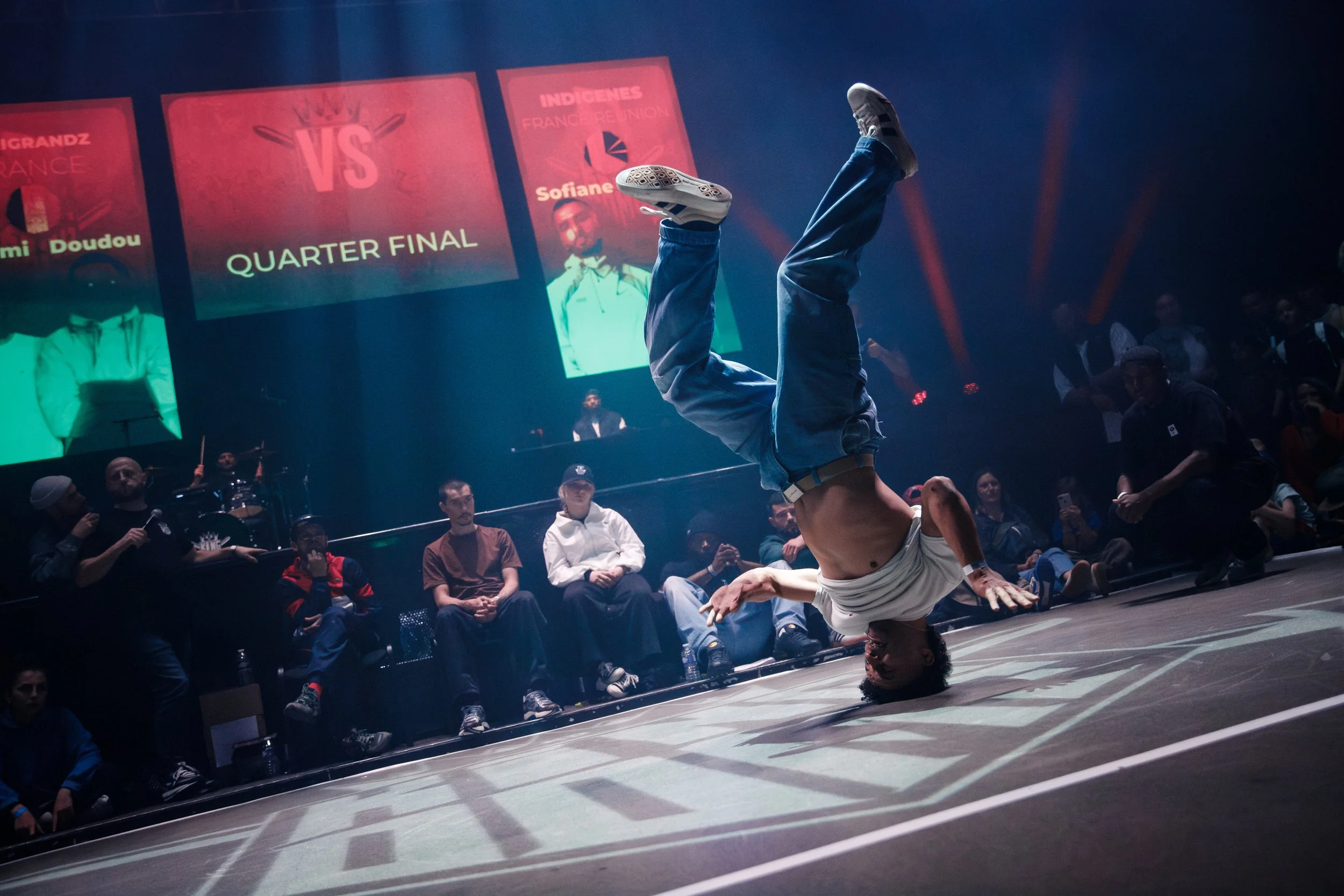 Battle de breakdance filmée sous les lumières