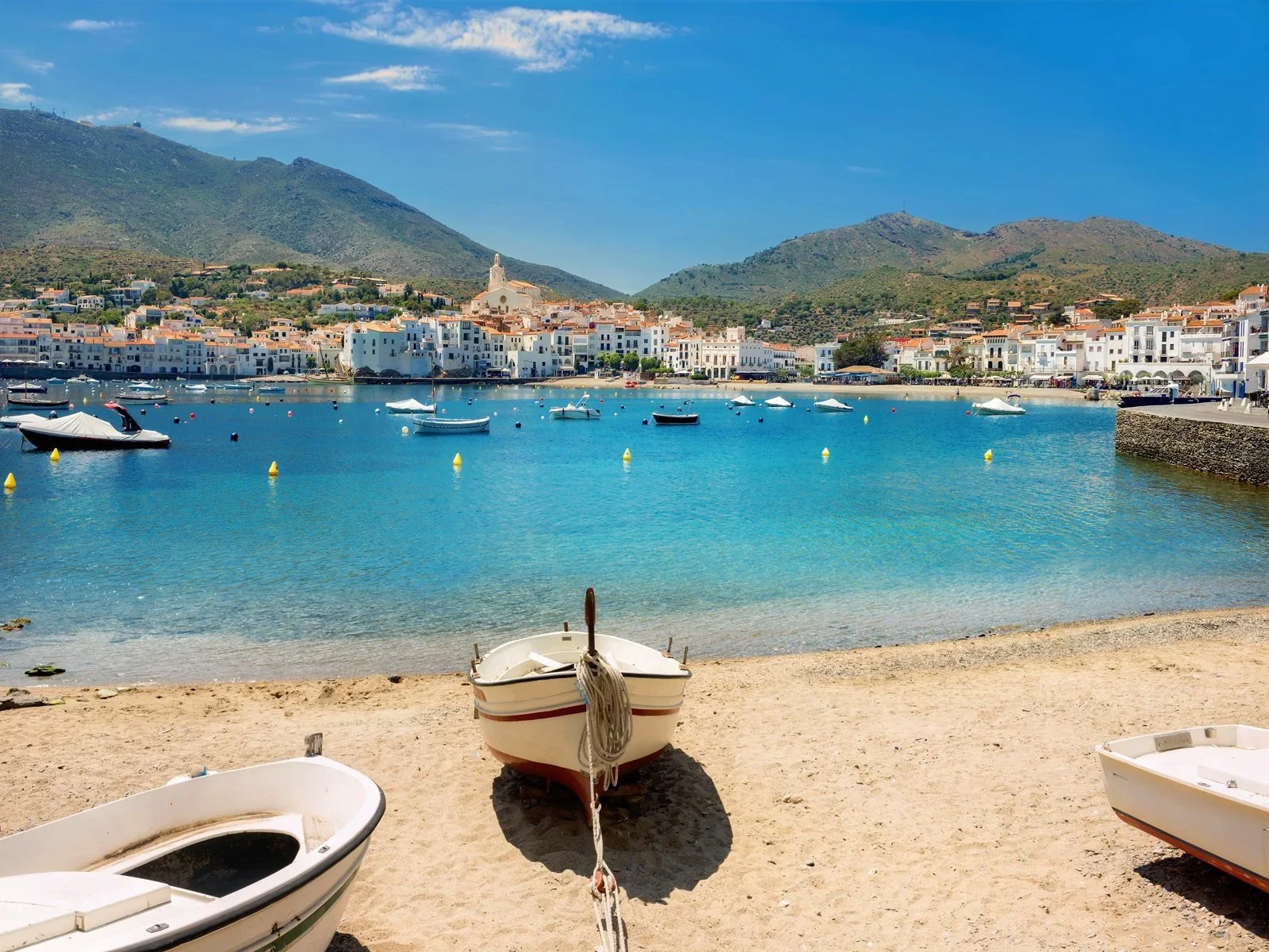 things to do in Cadaqués beach