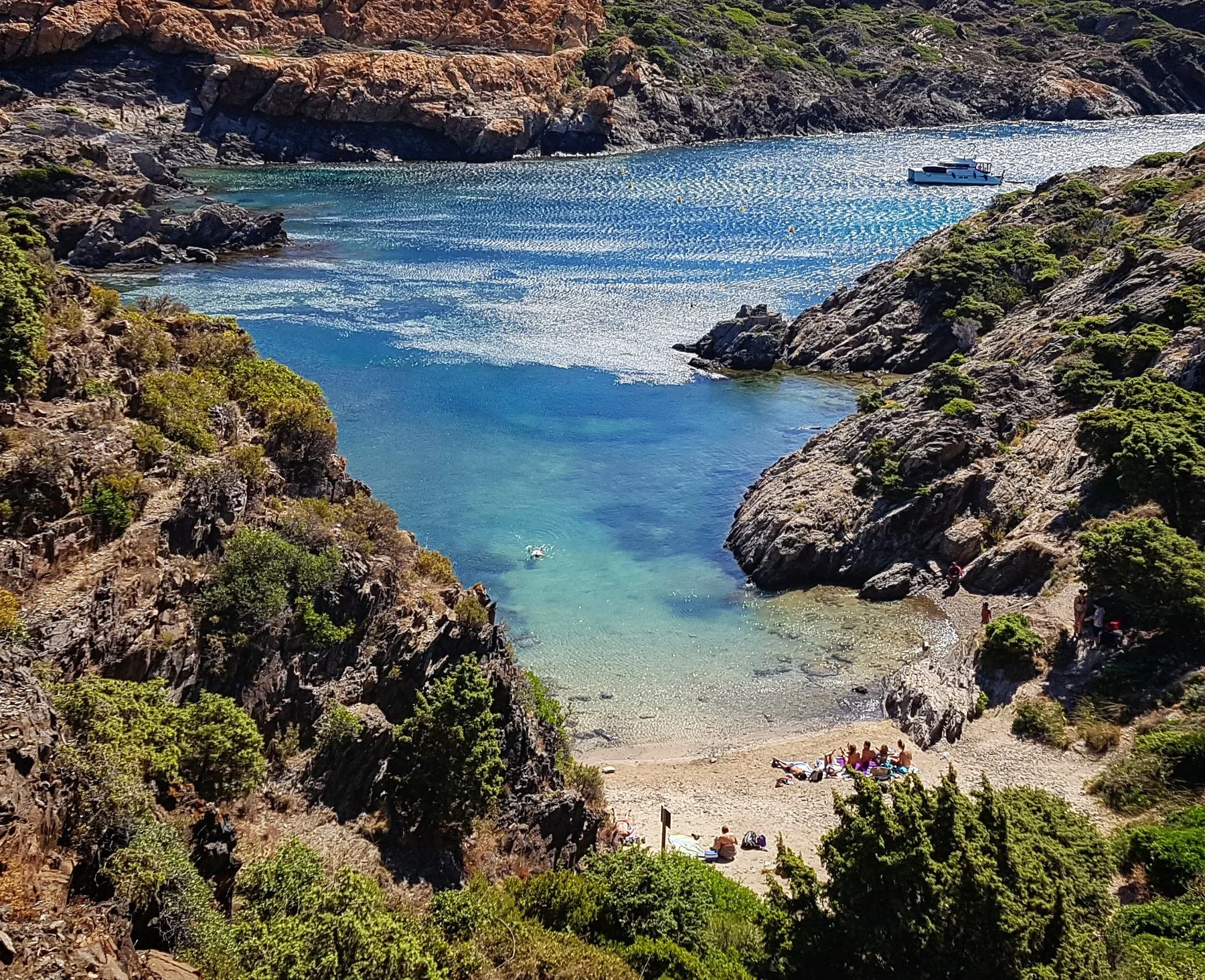 Discover Cadaqués best beaches