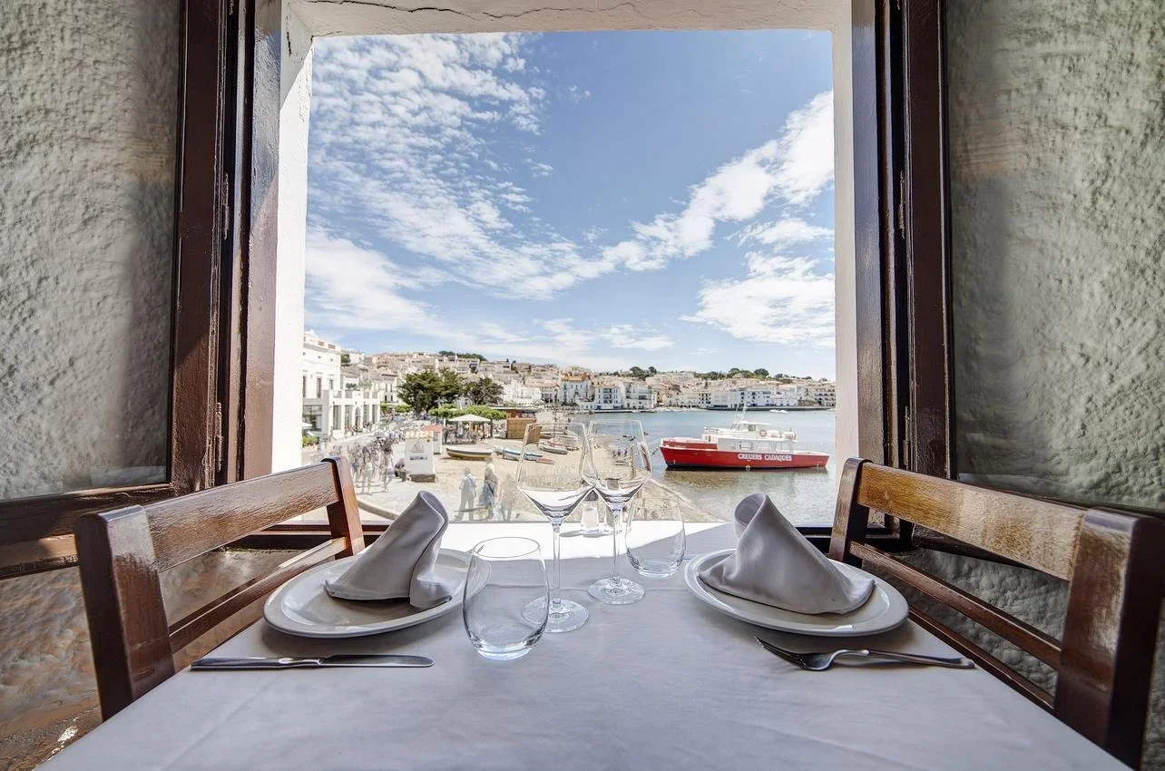 cadaqués restaurants with sea views