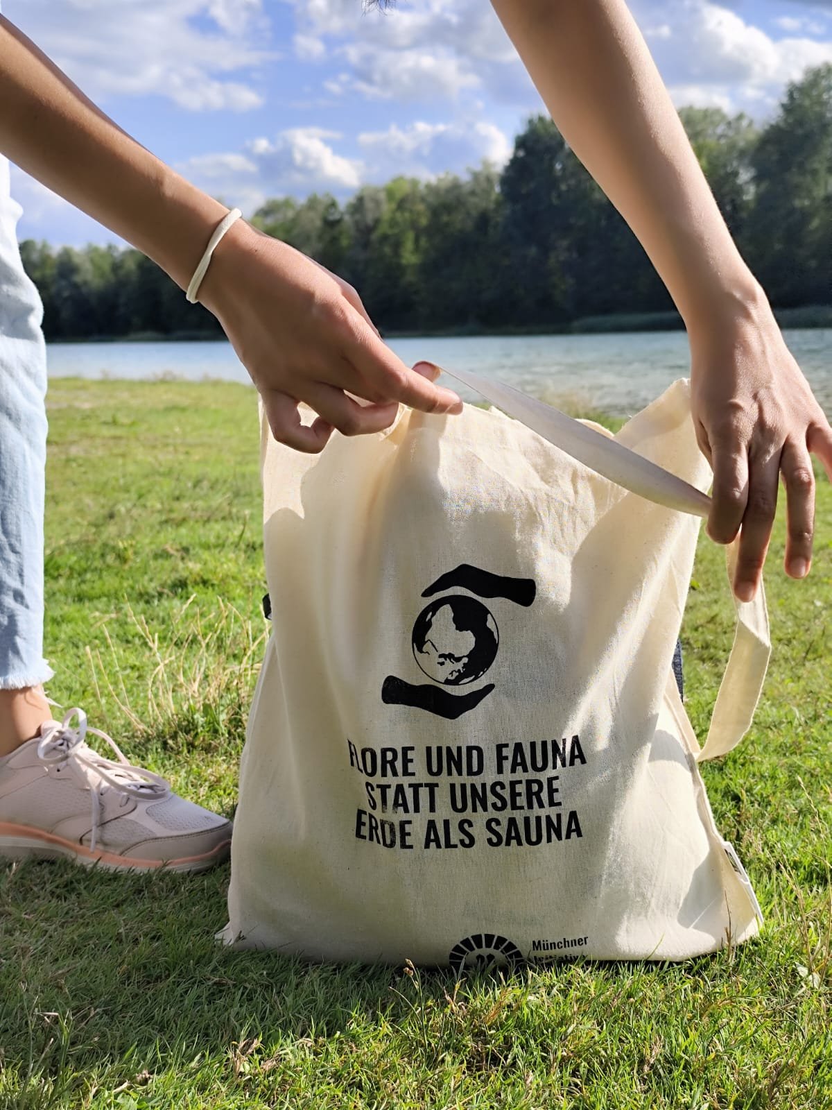 Beutel mit print mit einer Natur Hintergrund.