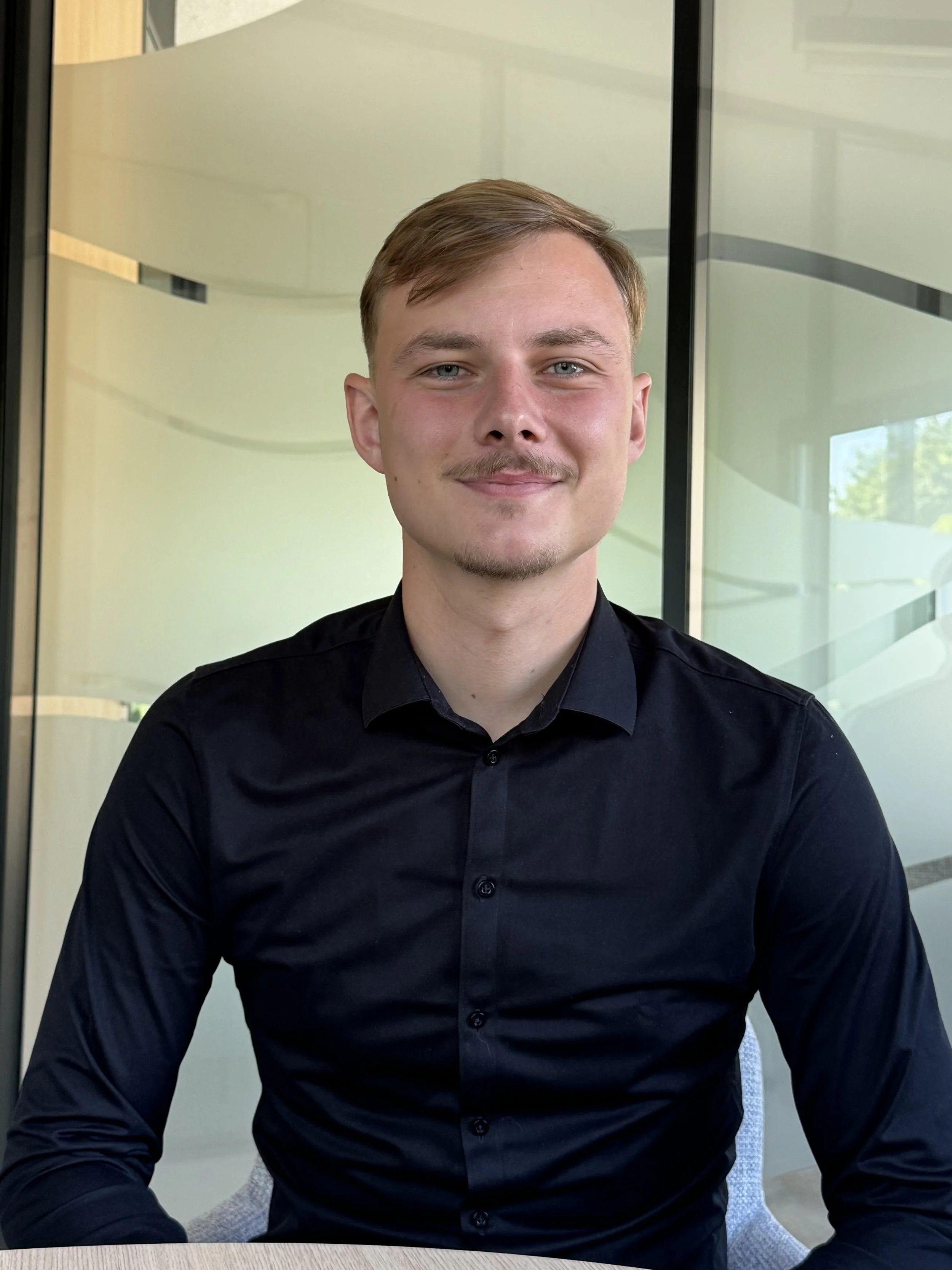 Tom, chargé de recrutement chez Ikivia.
