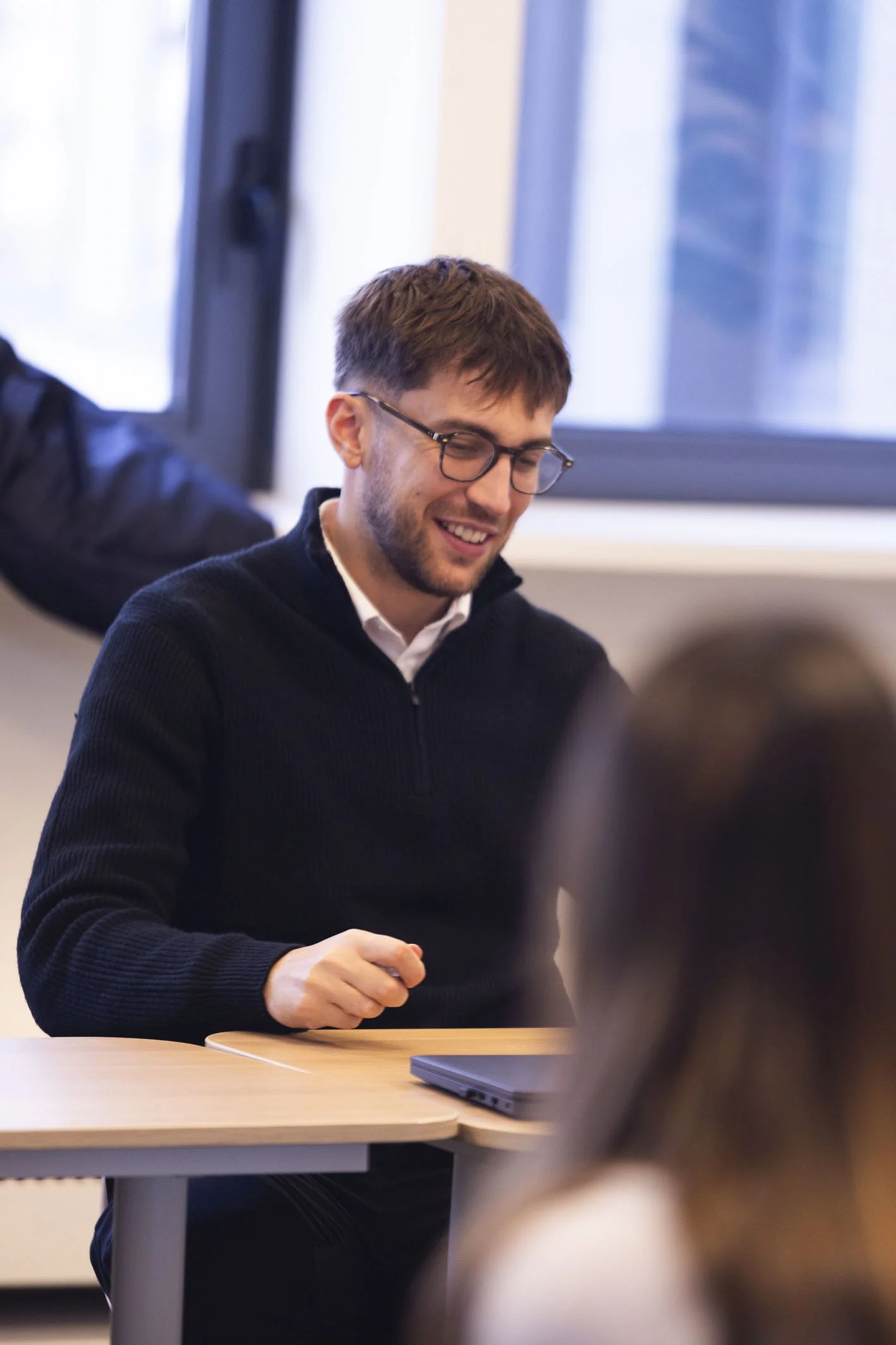 Un ingénieur d'affaires de l'agence lilloise d'Ikivia en pleine réunion