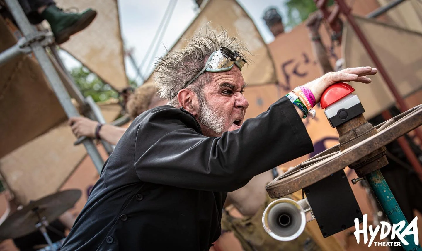 Ons eindsignaal voor dit jaar op de @zwartecross! Een saluut aan alle bezoekers die ons bakken met energie gaven om Machina Voltaire keer op keer op volle kracht te laten draaien! Wat een toffe voorstellingen met een geweldige groep mensen. Vervreemd