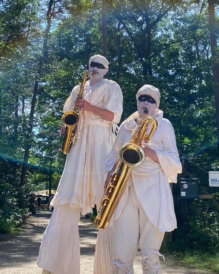 ZOO HYDRA

Vanmiddag hebben we in opdracht van Hulsbeek Events mogen spelen ter gelegenheid van het 12,5 jarig jubileum van @uitzendbureau4minutes. 
Bij het @outdoorchallengepark in Oldenzaal werd een echte festival vibe gecre&euml;erd waar bezoekers