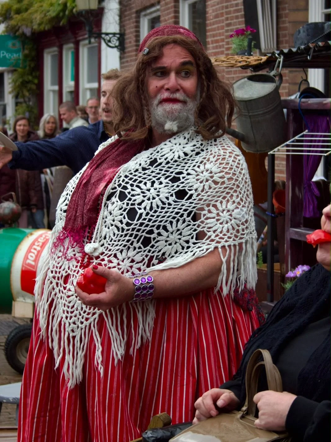 HYDRA THEATER SPEELT&hellip;. HOPLA PENG!

📍 Cultuurnacht Oldenzaal, 10 oktober 

Op zaterdag 10 oktober trekt de familie Hopla Peng door de binnenstad van Oldenzaal. Verdreven van hun geboortegrond trekken ze van plek naar plek, met al hun bezittin