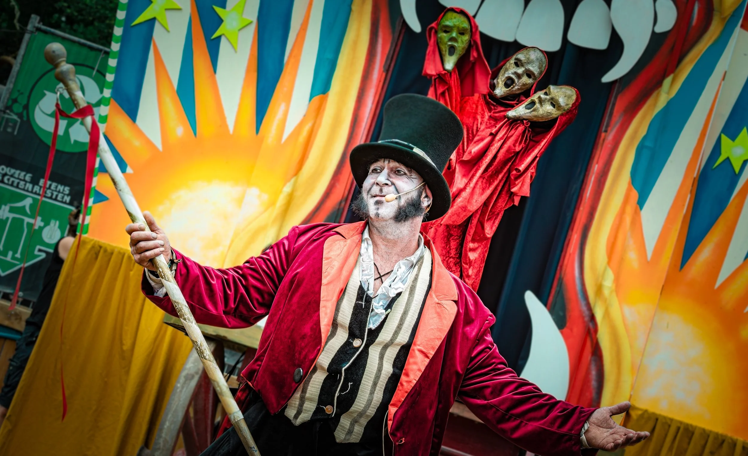 Theatra Obscura - directeur met driekoppige vrouw