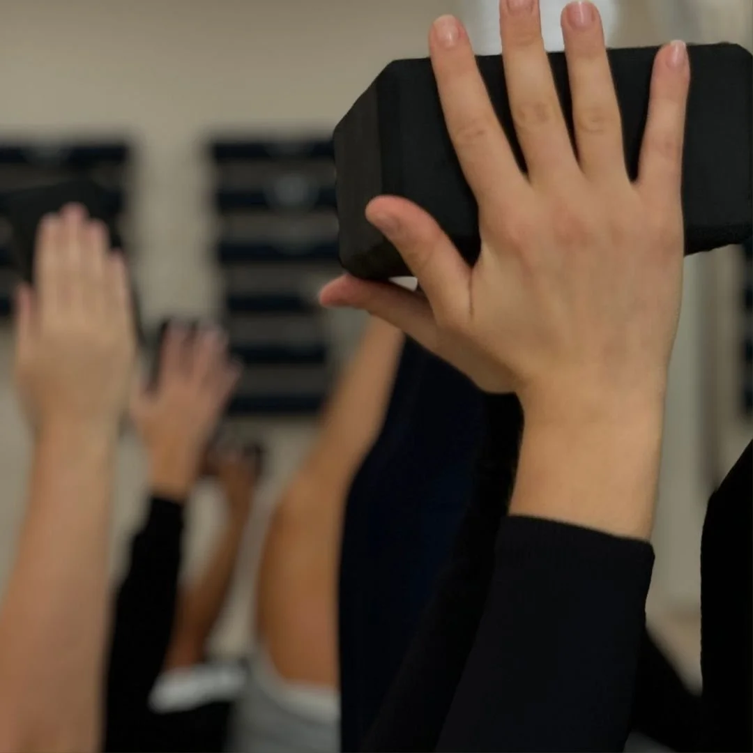 People doing a fitness class and lifting weights