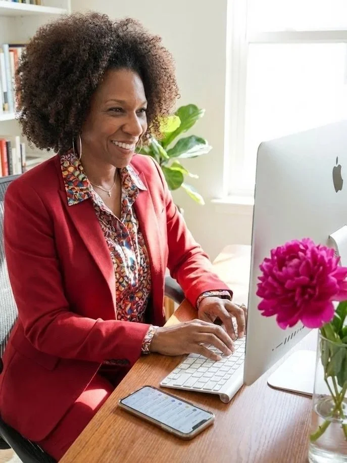 Monique Robinson connects with women in Los Angeles and worldwide.