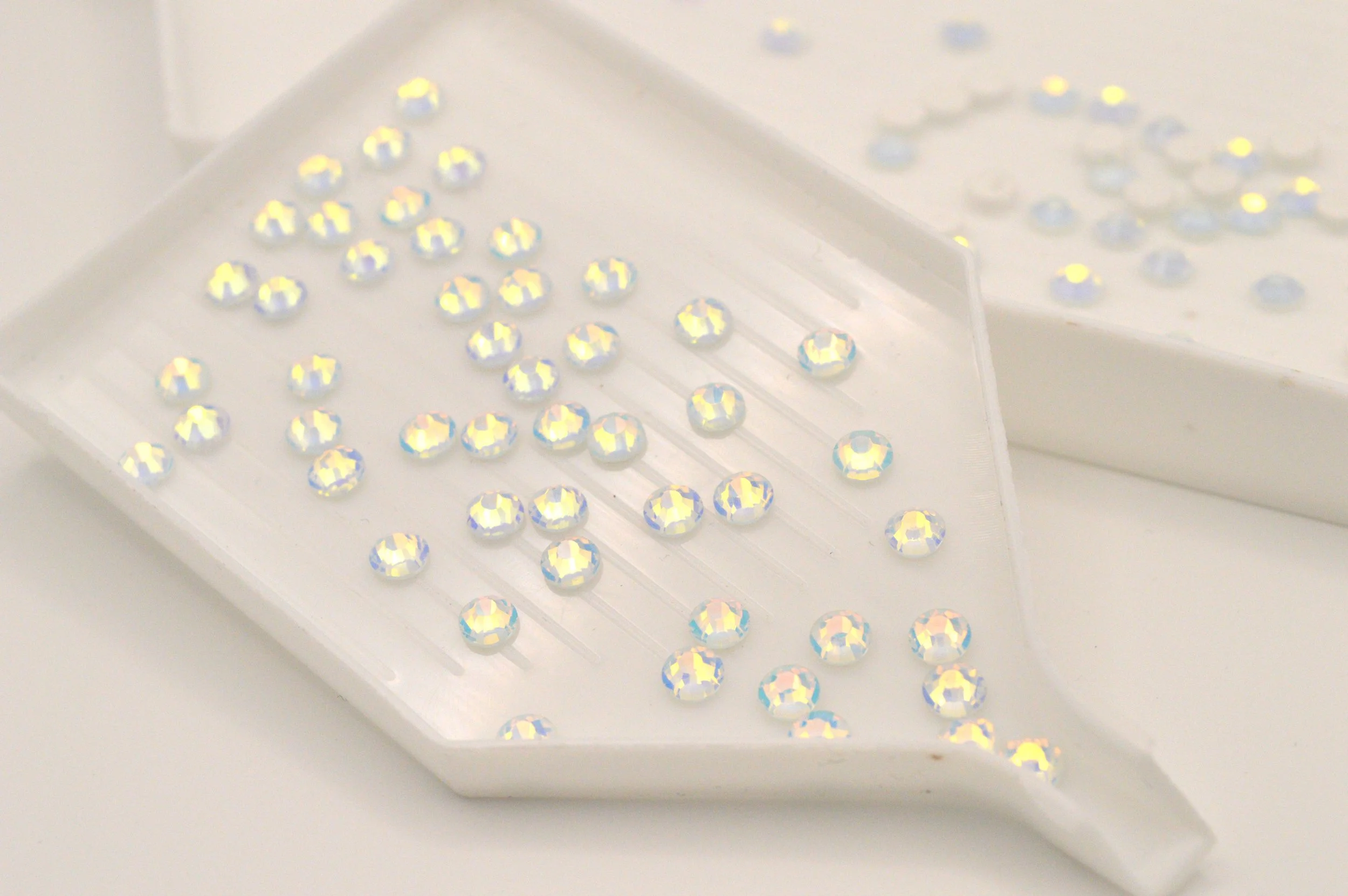 LUNA Non-Hotfix Luminous Opal