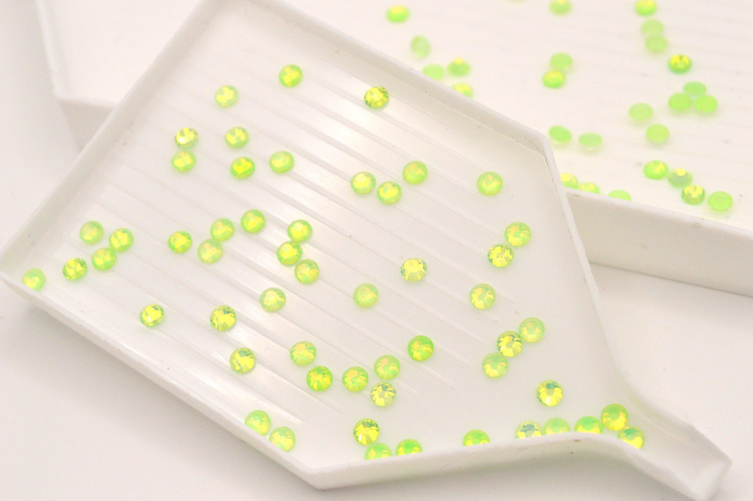 LUNA Non-Hotfix Lime Neon Opal SS16