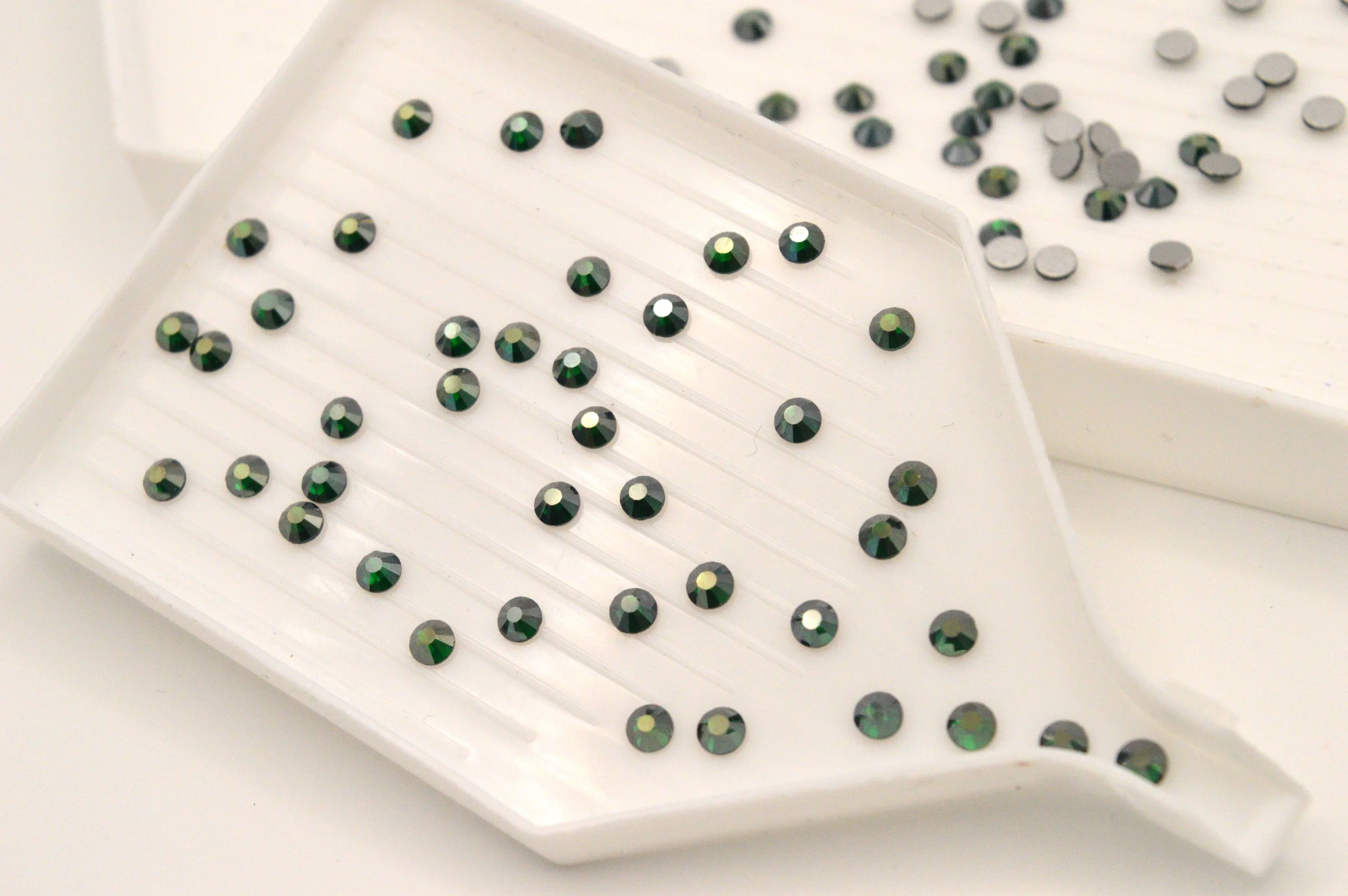 LUNA Non-Hotfix Emerald Satin SS16