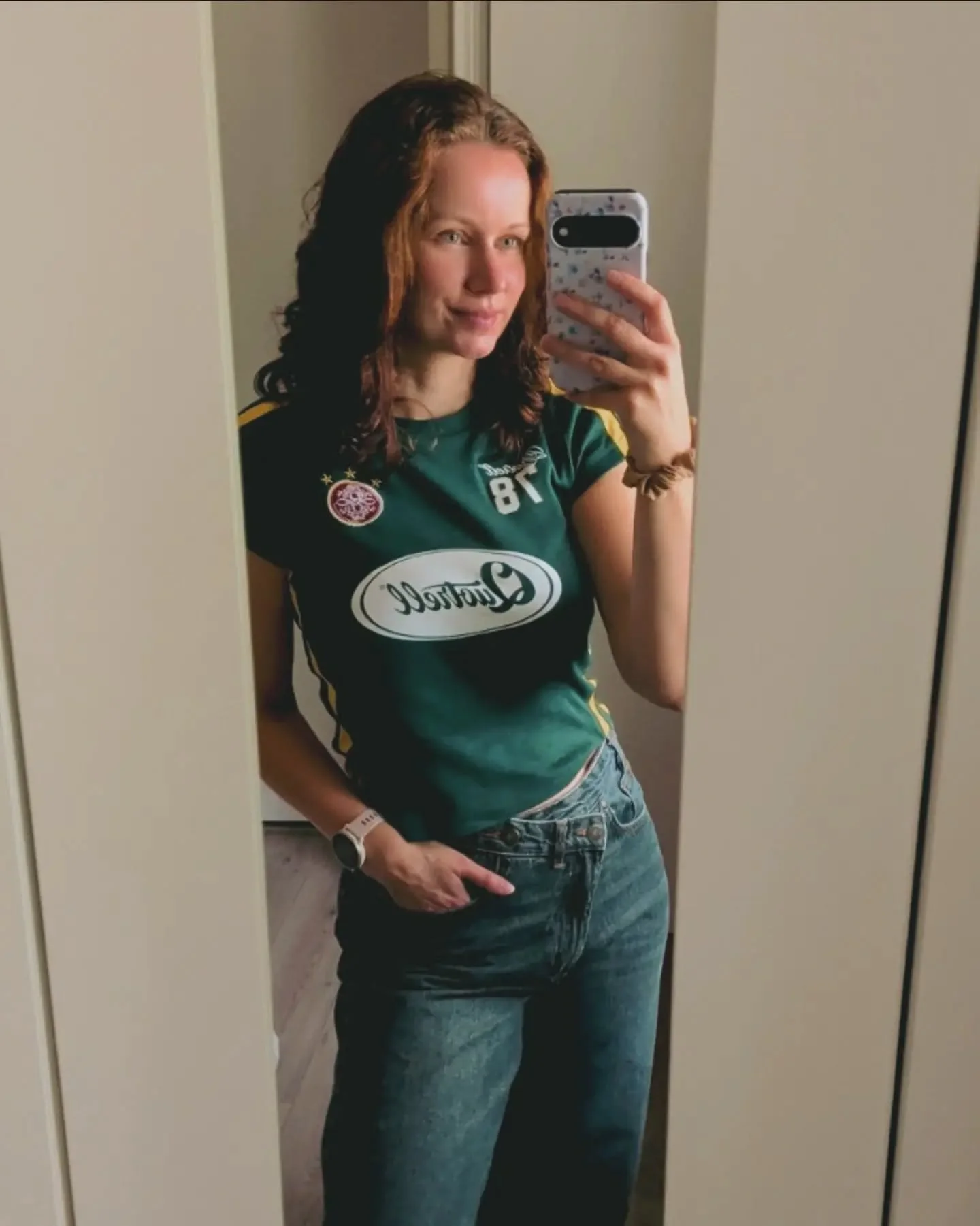 De laatste tijd merkte ik dat ik 'Tessa in Focus' een beetje in hokjes probeerde te stoppen. Fotografie. Slow living. Bewuster leven. Natuur.
Maar eigenlijk ben ik gewoon... Tessa. 😂

Ik hou van mooie foto's, kleur, bloemen, outfits, koffie, feestje