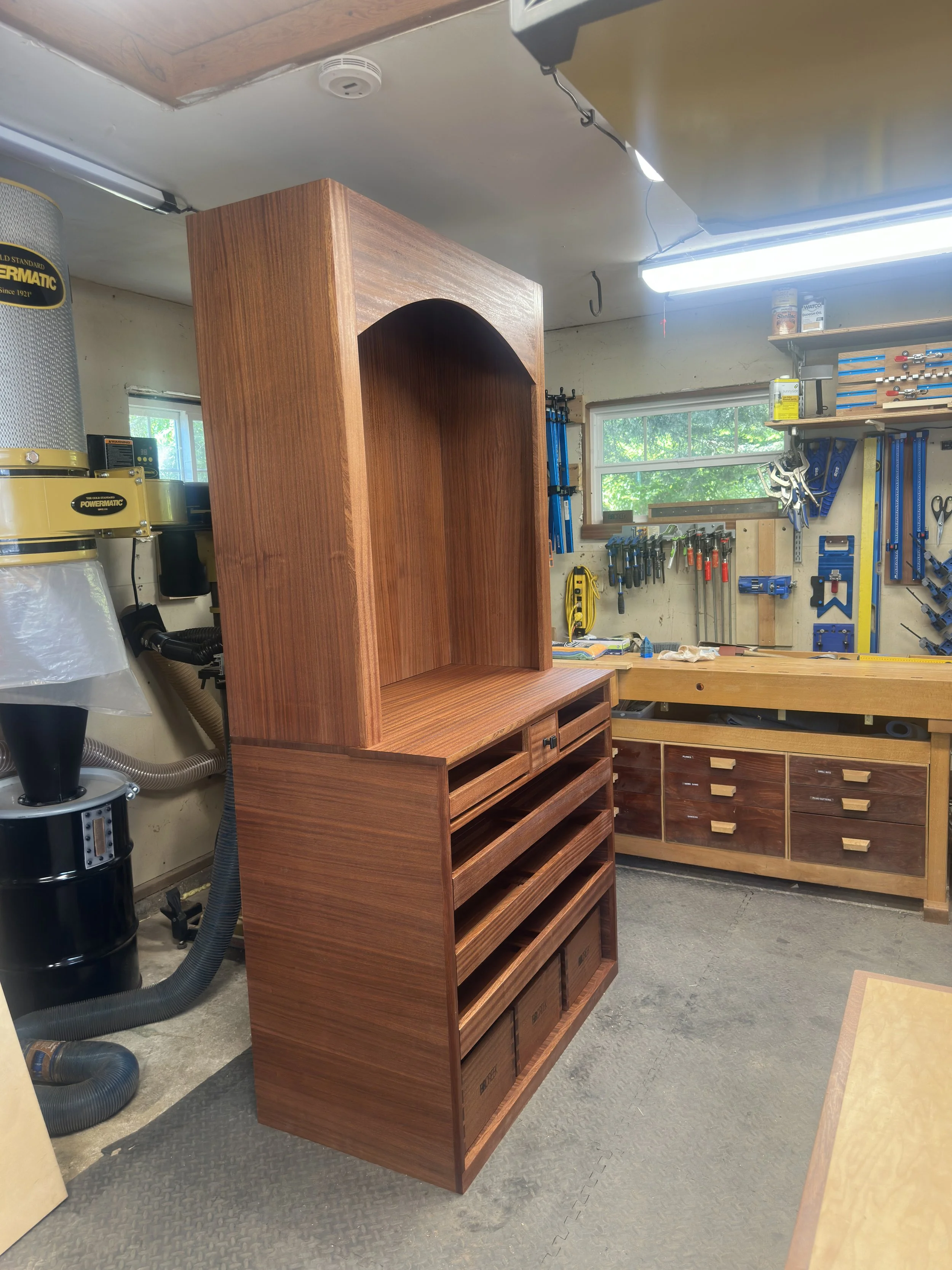 I  build things furniture grade and love using my vintage German made Diefenbach workbench.