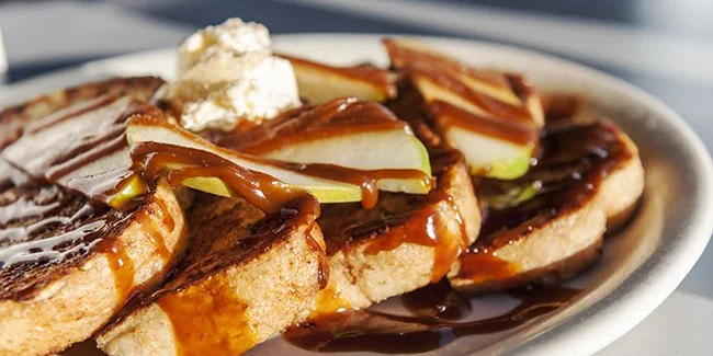 hot-plate-caramel-apple-french-toast-325.jpg