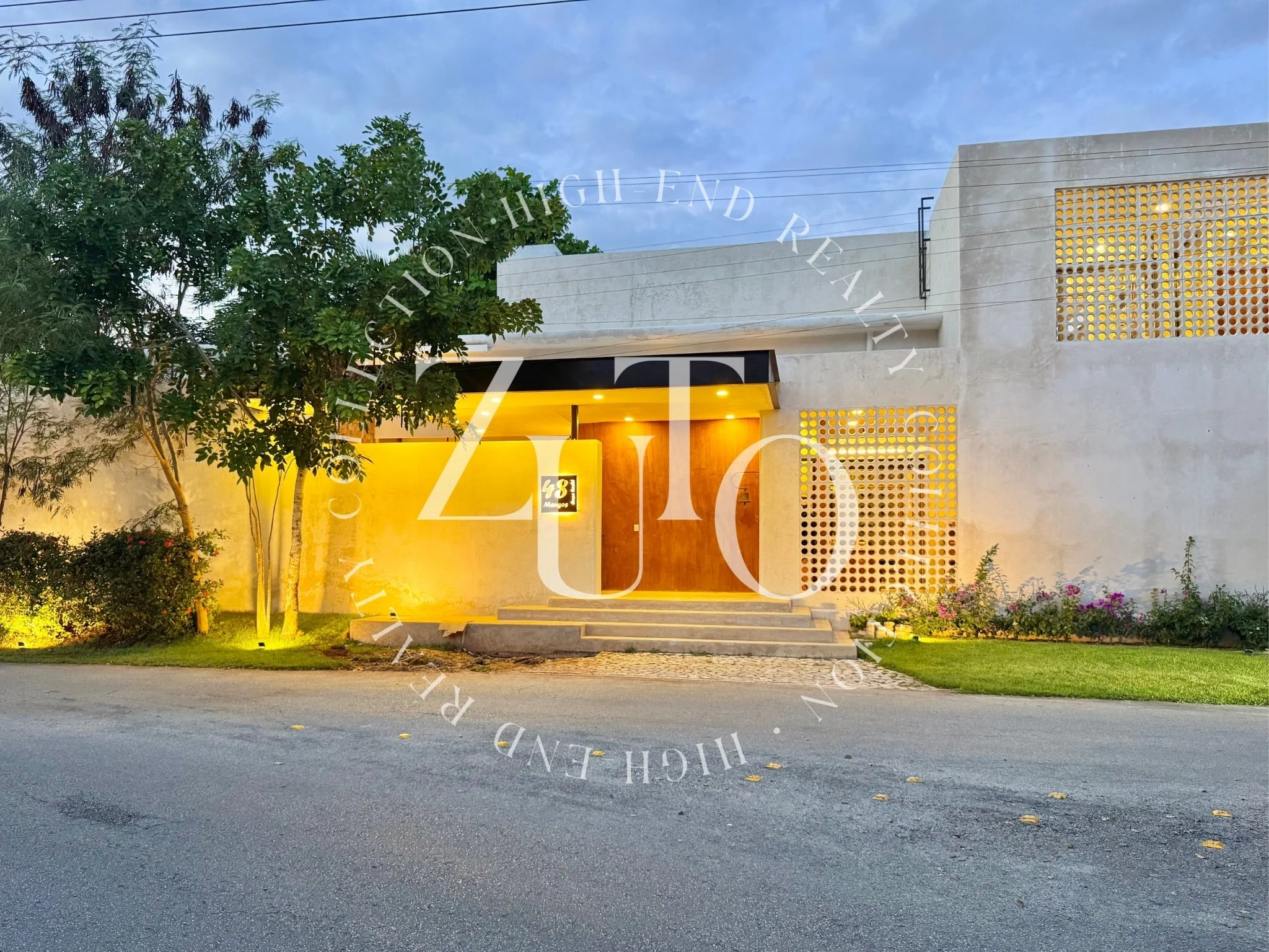 | CASA EN LA CEIBA COUNTRY CLUB | MXN $20.1 M | 4 REC | 5 BATH | 880 M2 |