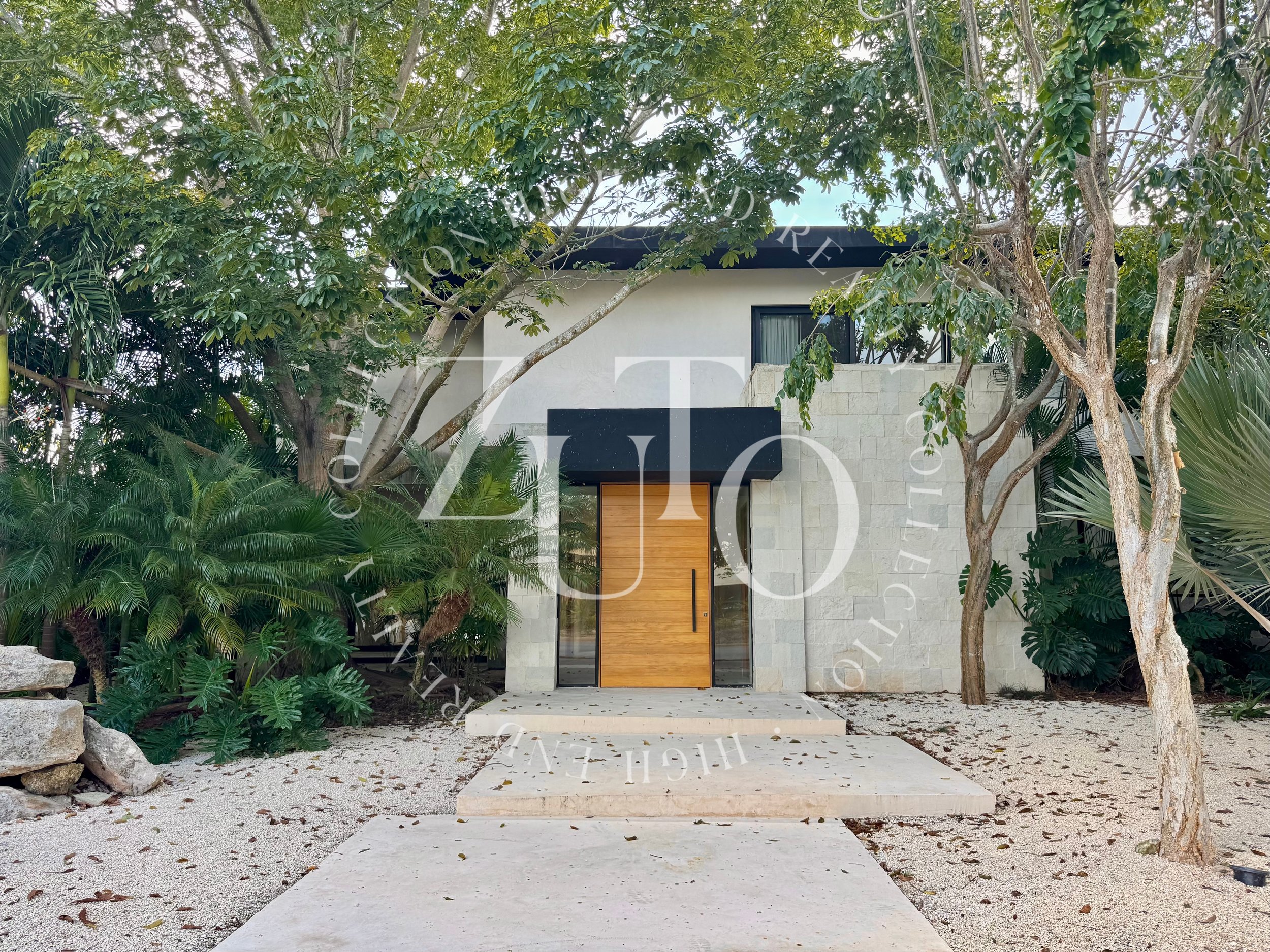 | CASA EN YUCATAN COUNTRY CLUB | MXN $23.9 M | 3 REC | 4 BATH | 1000 M2 |