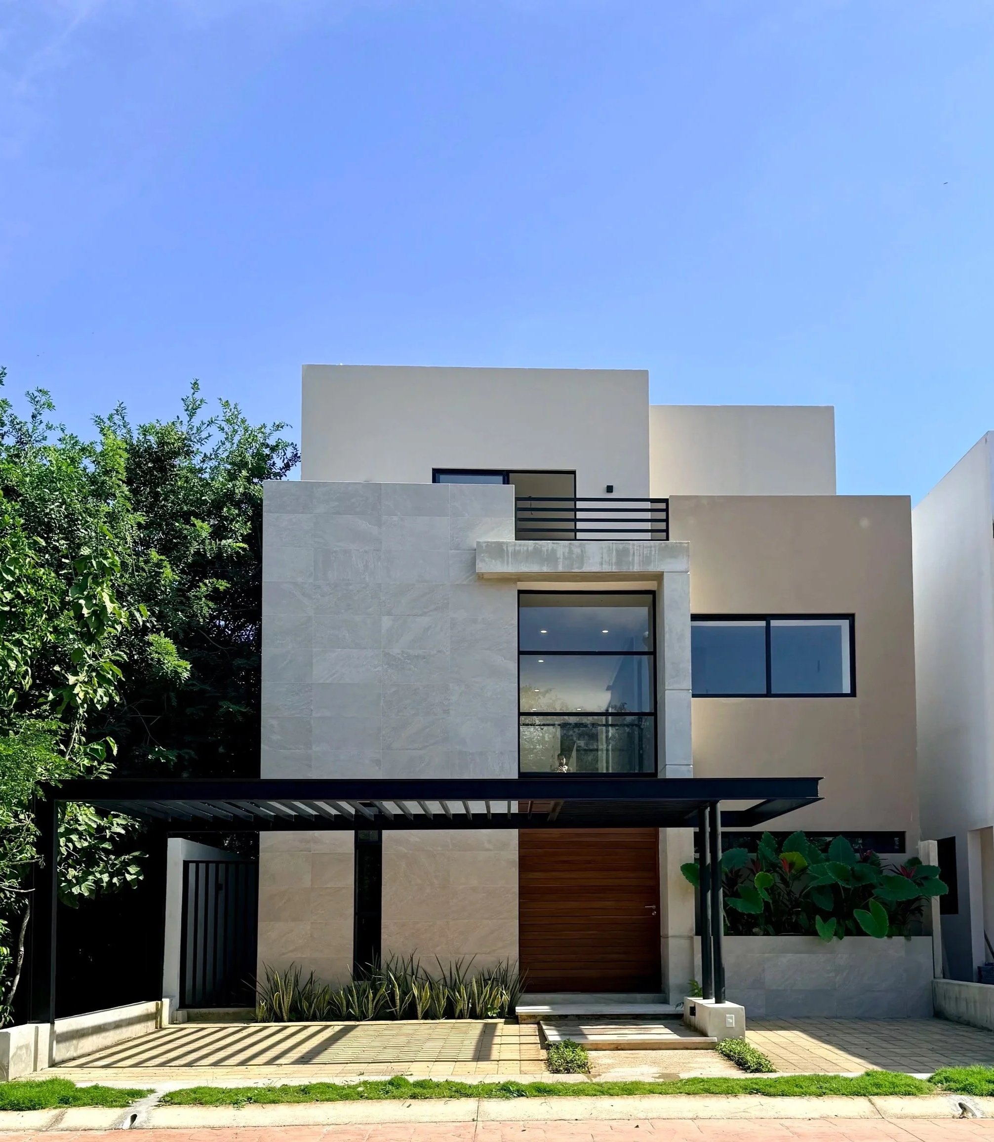 | VIA CUMBRES | MXN $10 M | 4 REC | 5 BATH | 327 M2 |