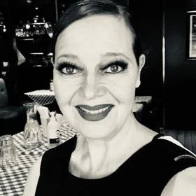 Sisustusosaajat - Helena Plathán